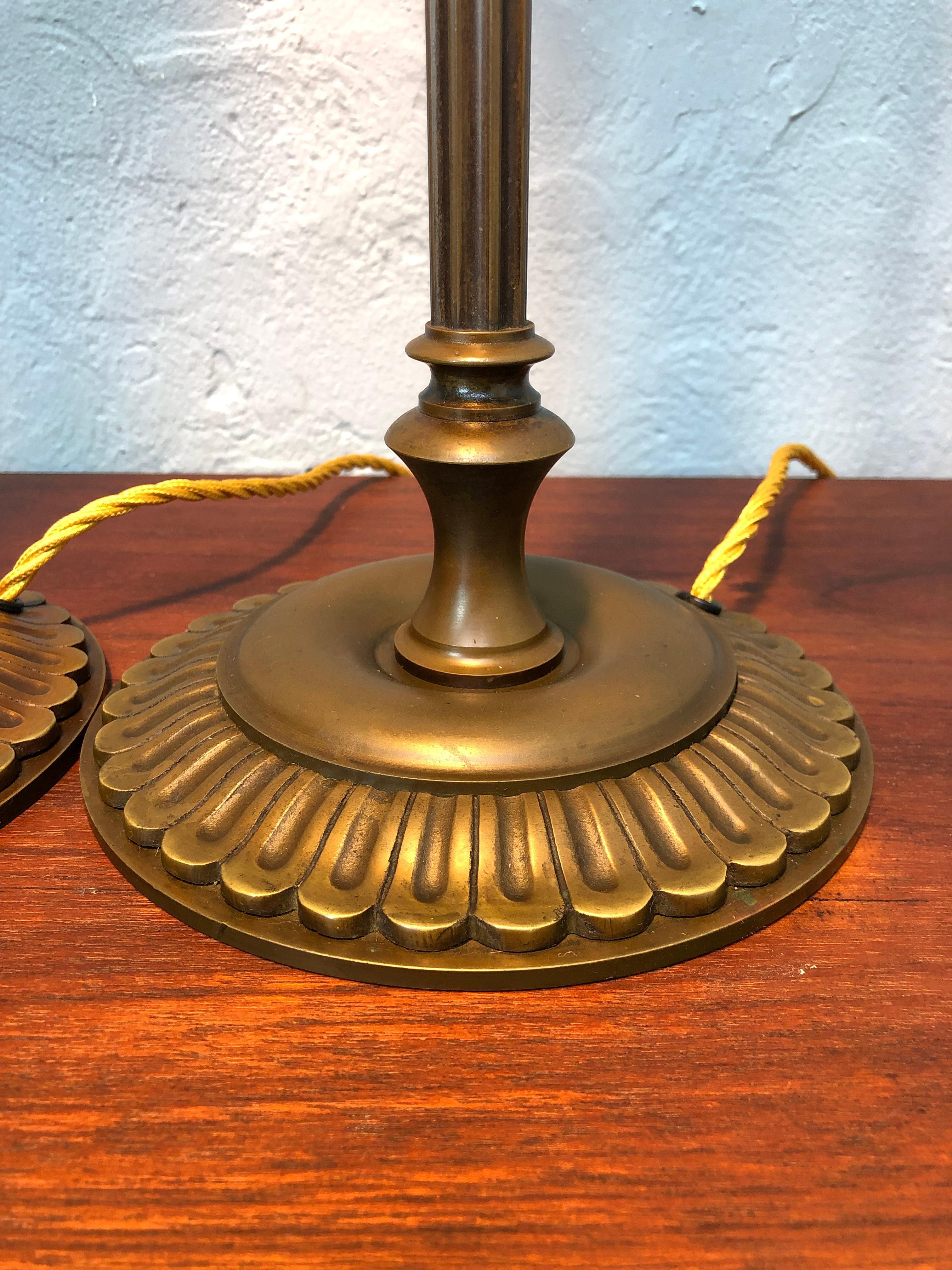 Paar antike Messing-Tischlampen (Art déco) im Angebot