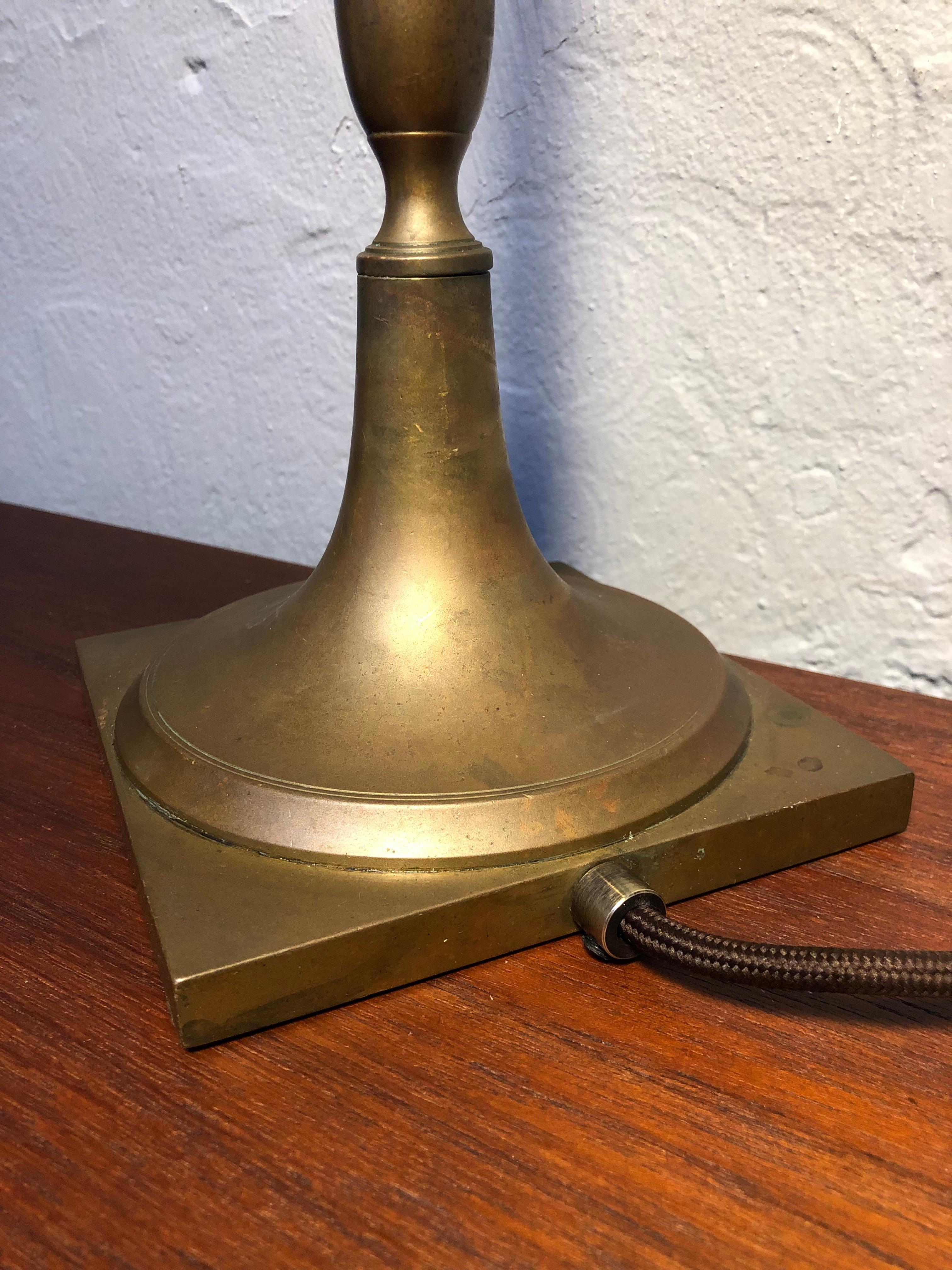 Pair of Antique Bronze Candle Holders with Mid-Century Lamp Conversion In Good Condition For Sale In Søborg, DK