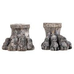 Paire de pattes de lion anciennes en ciment, France, 19e siècle