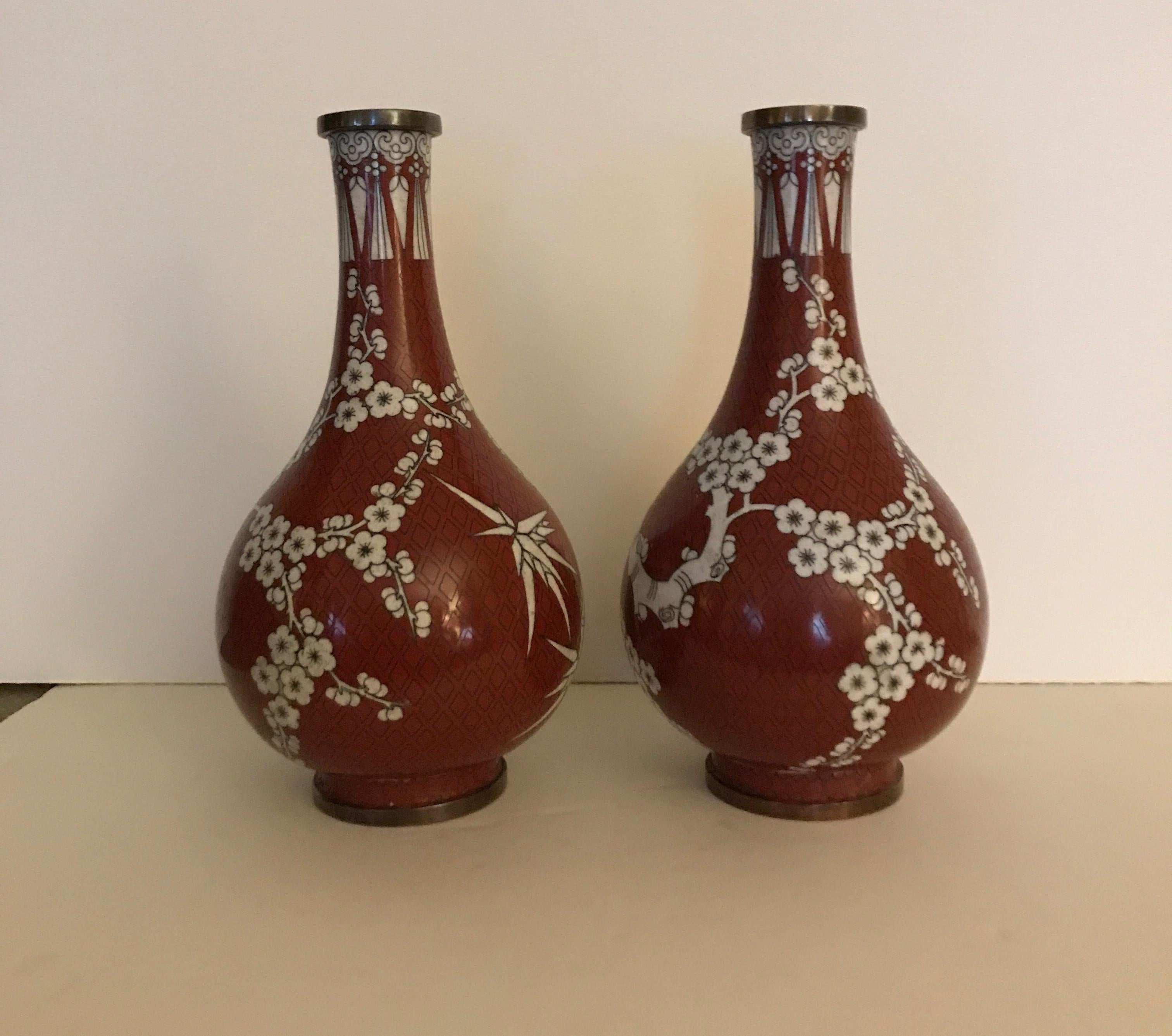 Paire de vases de forme Gordes en cloisonné de la Chine ancienne, vers 1900 en vente 4