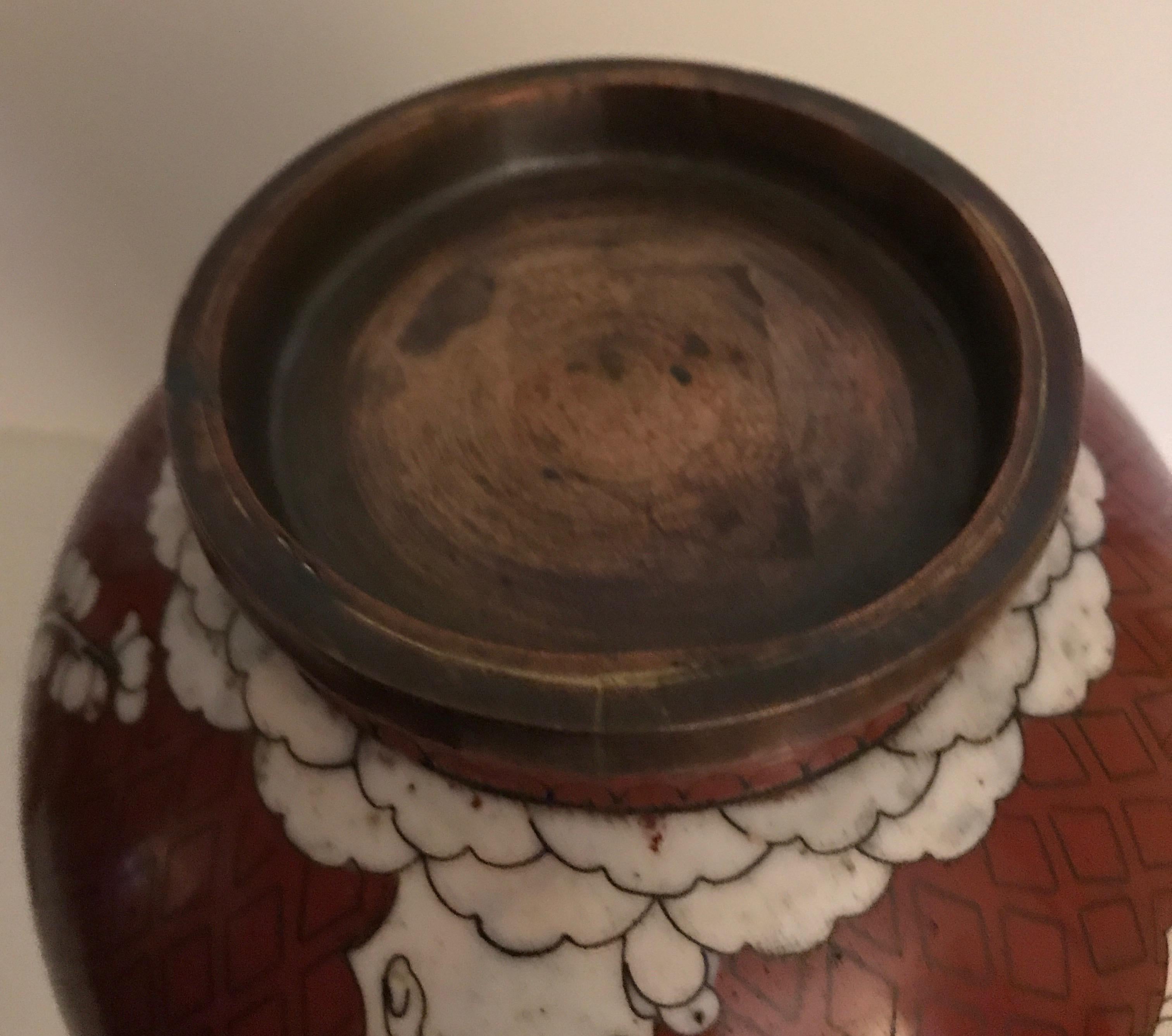 Cuivre Paire de vases de forme Gordes en cloisonné de la Chine ancienne, vers 1900 en vente
