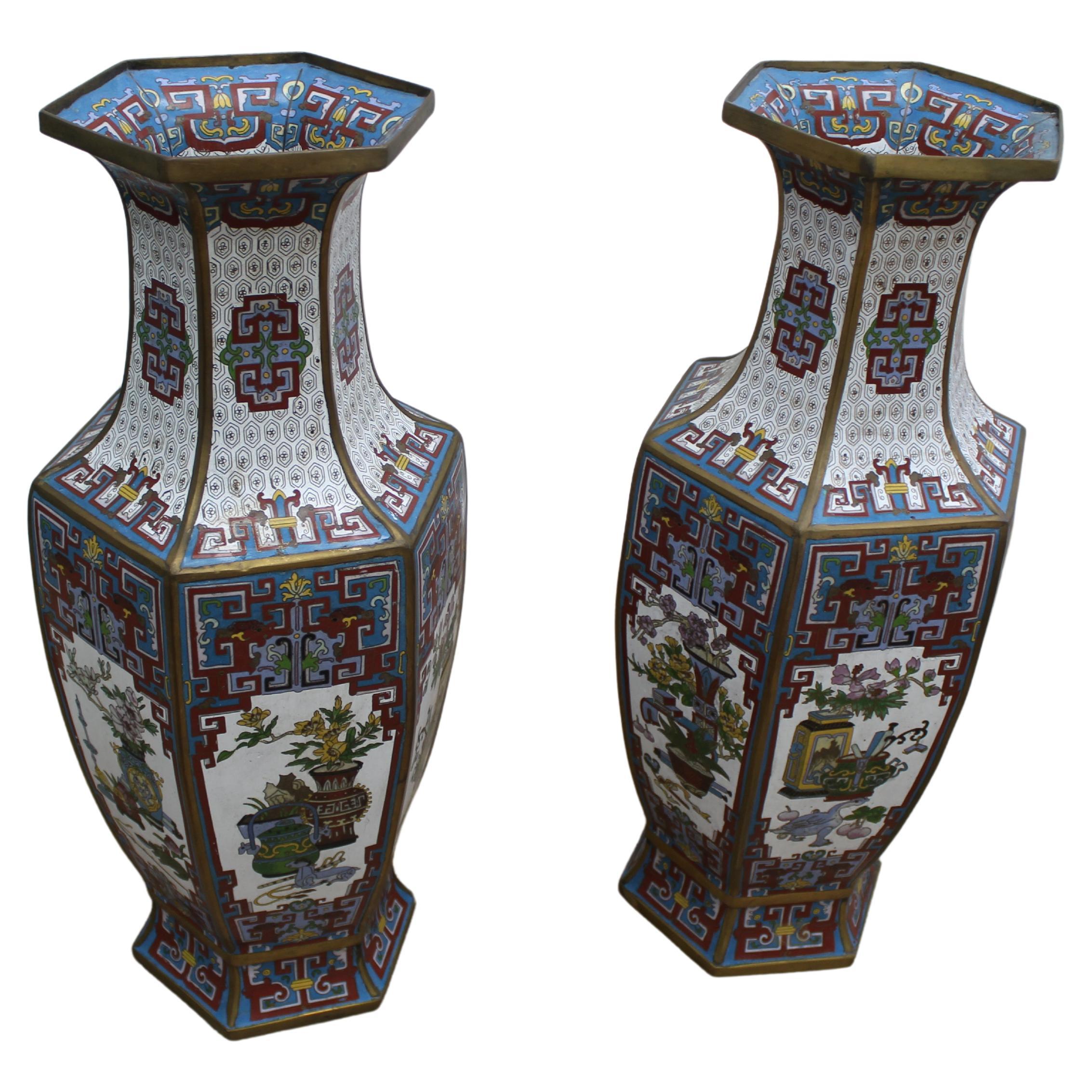 Paire de vases cloisonnés chinois anciens Unisexe en vente