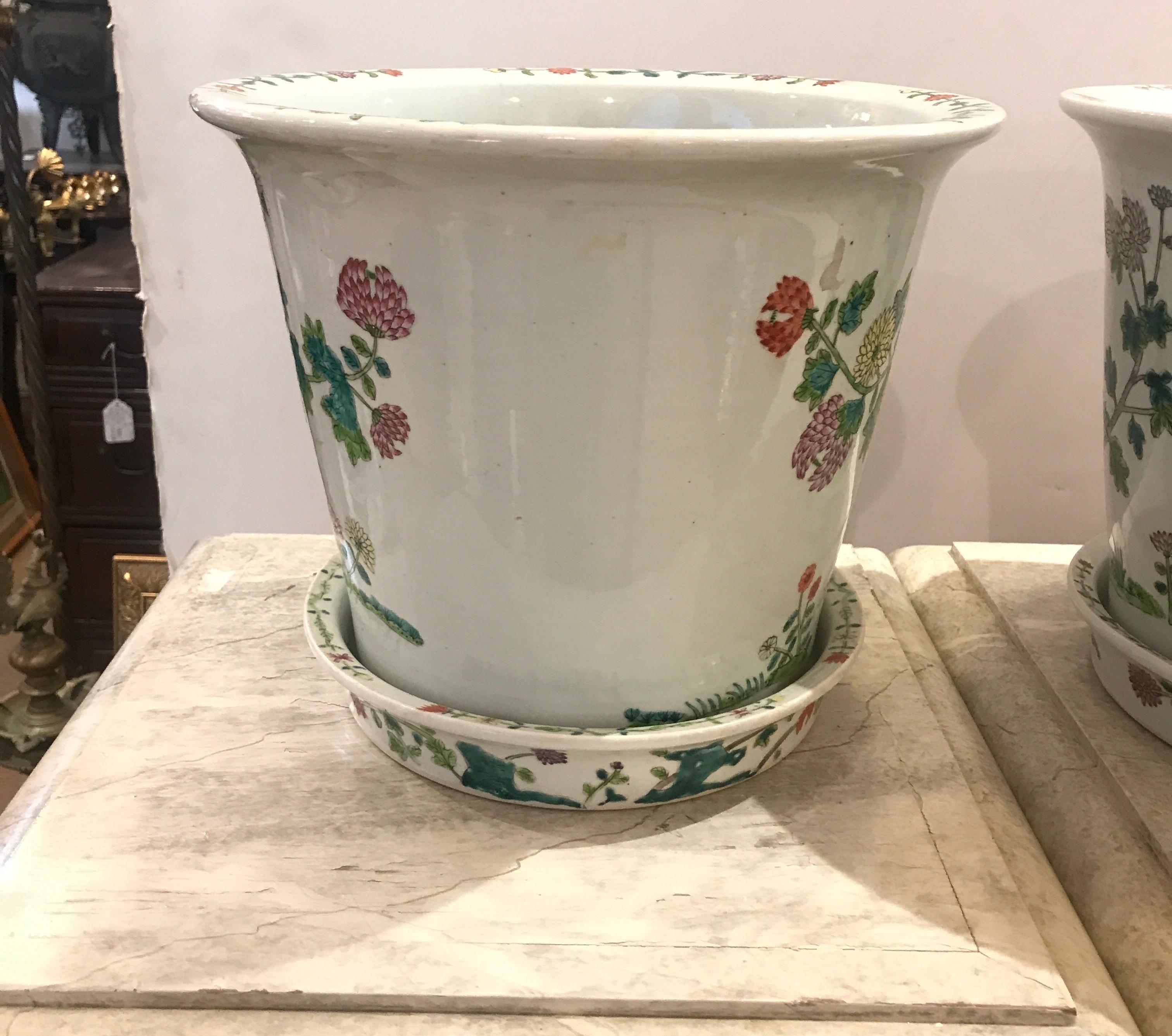 Pair of Antique Chinese Famille Porcelain Planters with Underplates In Good Condition In Lambertville, NJ