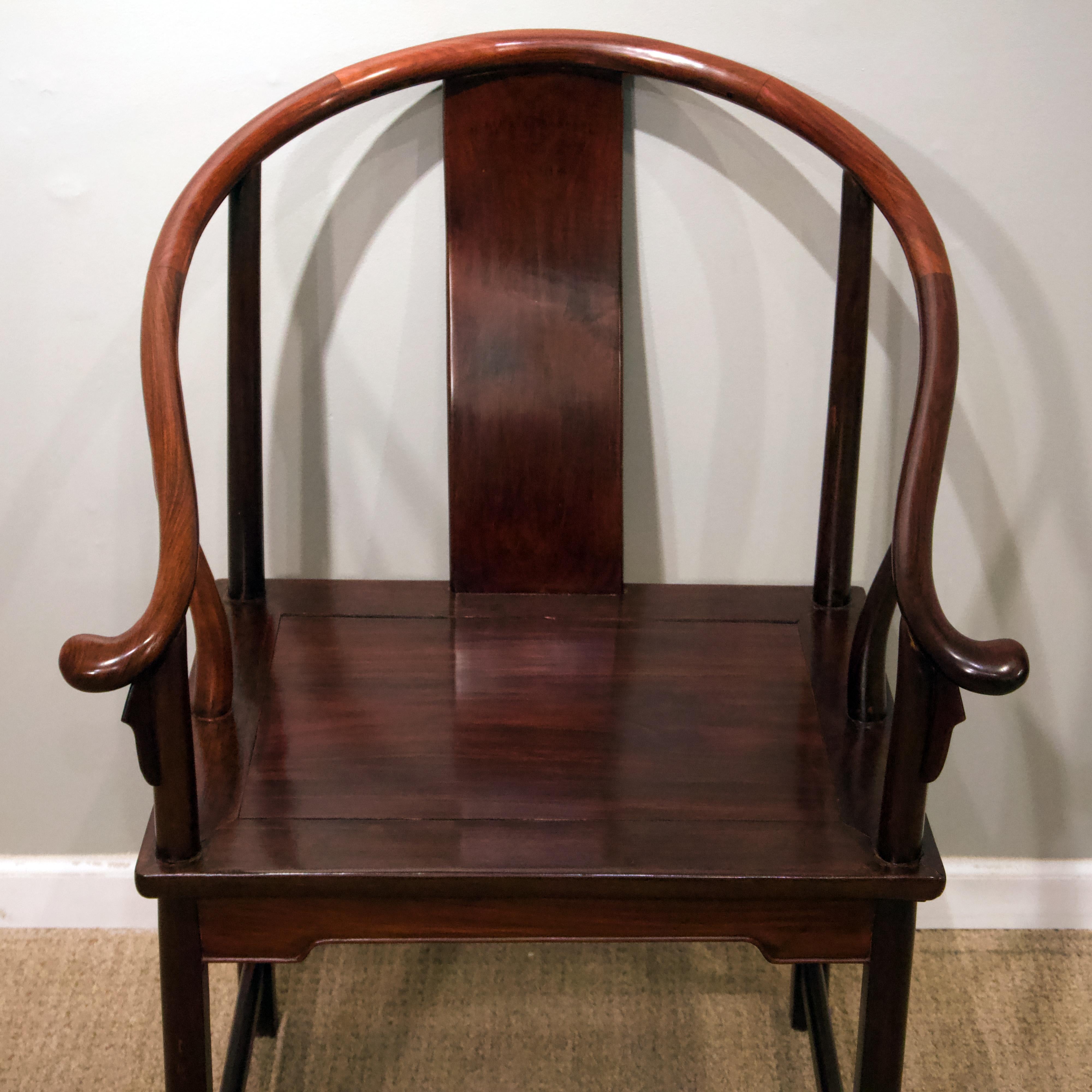 Pair of Antique Chinese Rosewood Horseshoe Back Armchairs In Good Condition In New York, NY