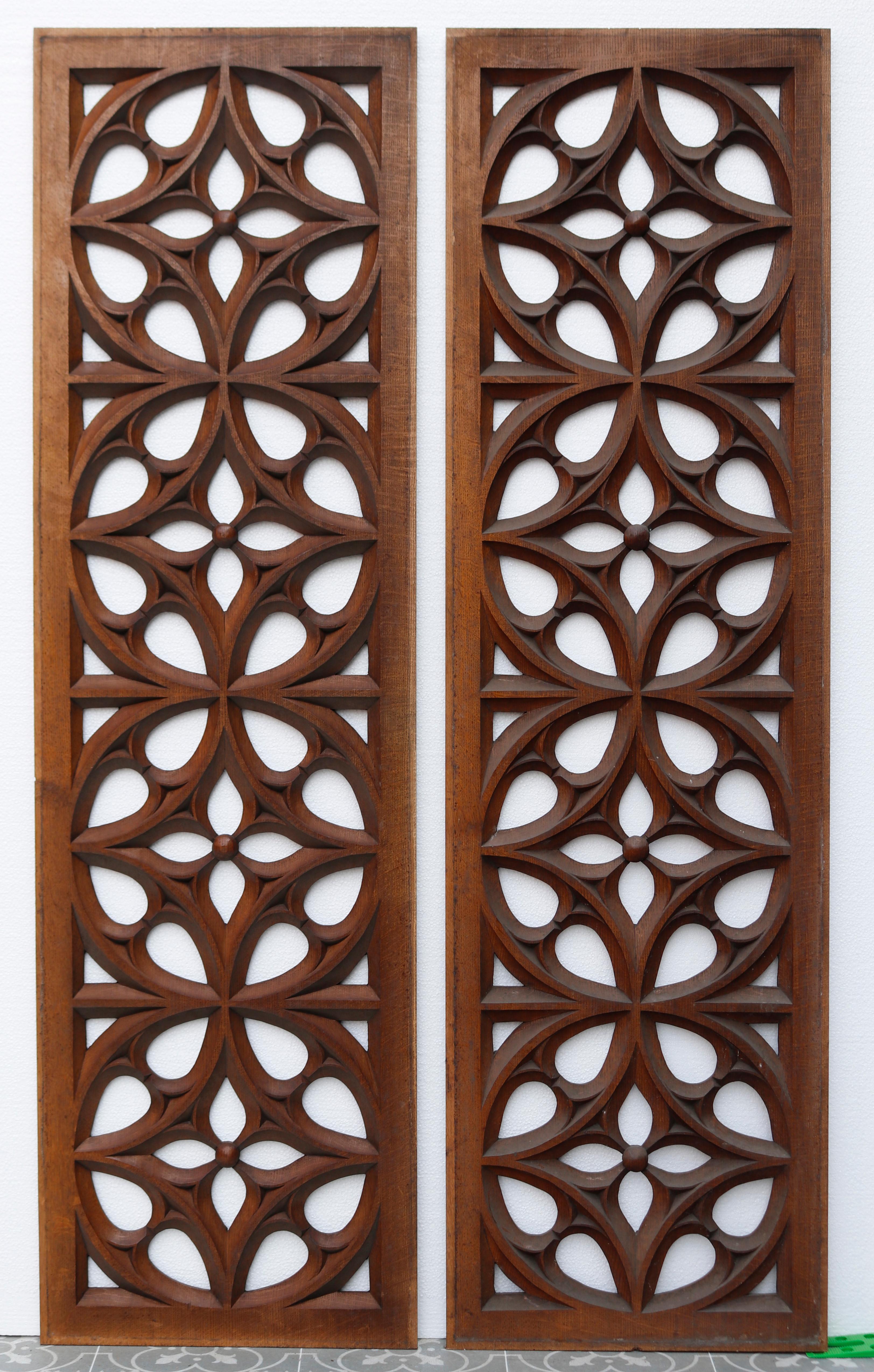Pair of Antique Decorative Oak Church Panels In Good Condition For Sale In Wormelow, Herefordshire