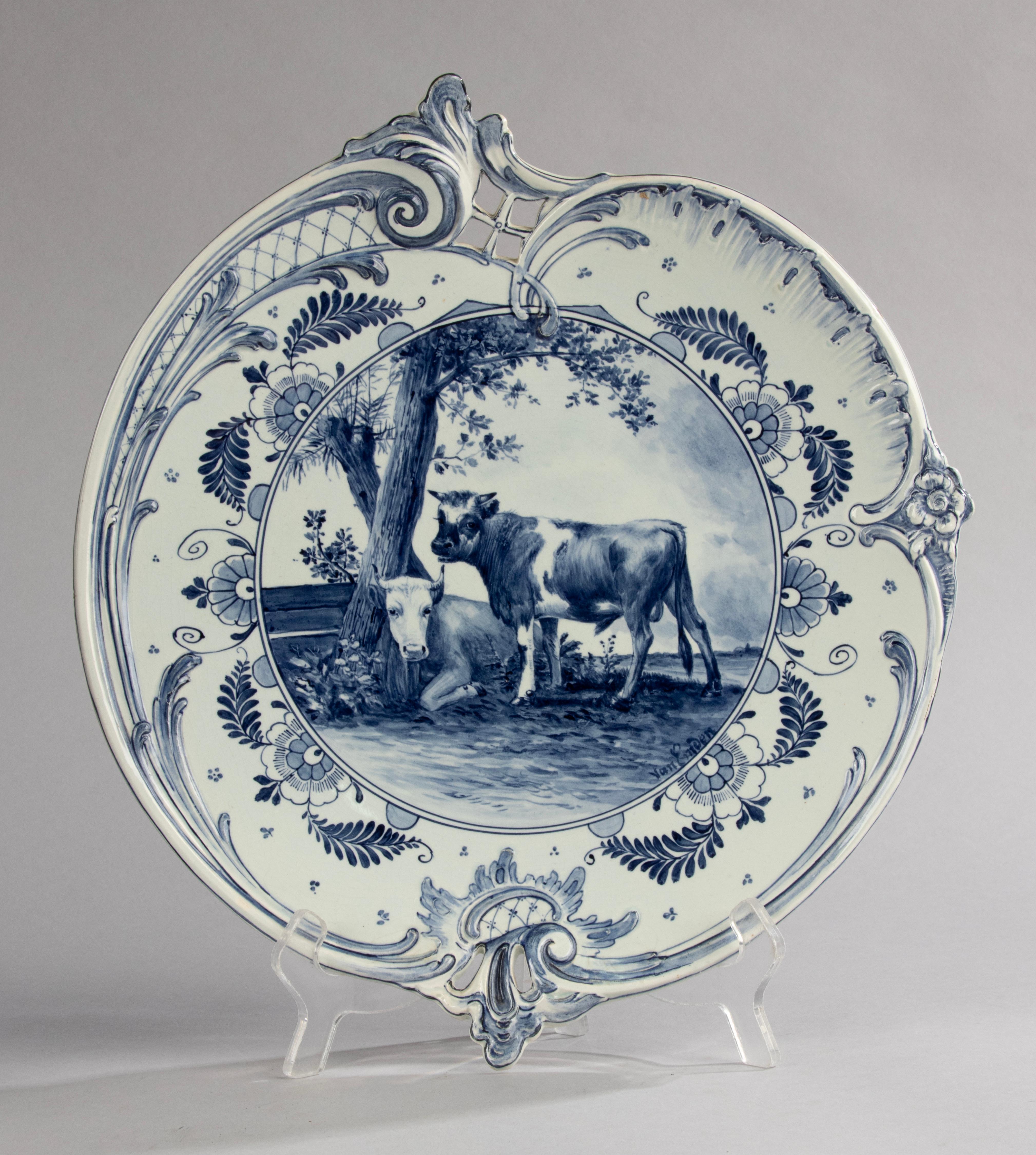 A Pair of Antique Delft Wall Plates - Royal Bonn - Franz Anton Mehlem In Good Condition In Casteren, Noord-Brabant