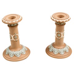 Un par de candelabros Doulton antiguos