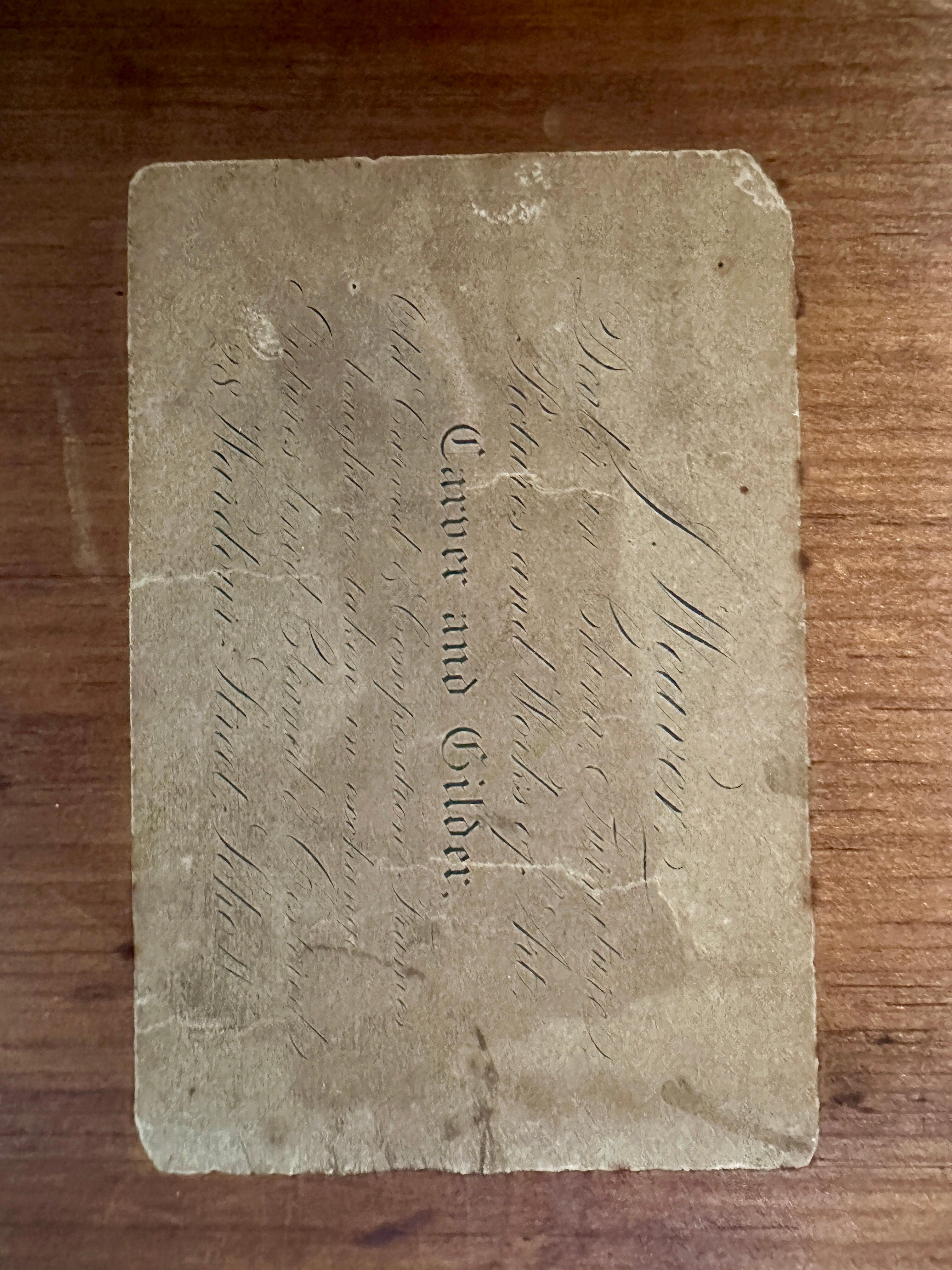 Un par de espejos de pared ingleses antiguos de madera dorada en venta 8