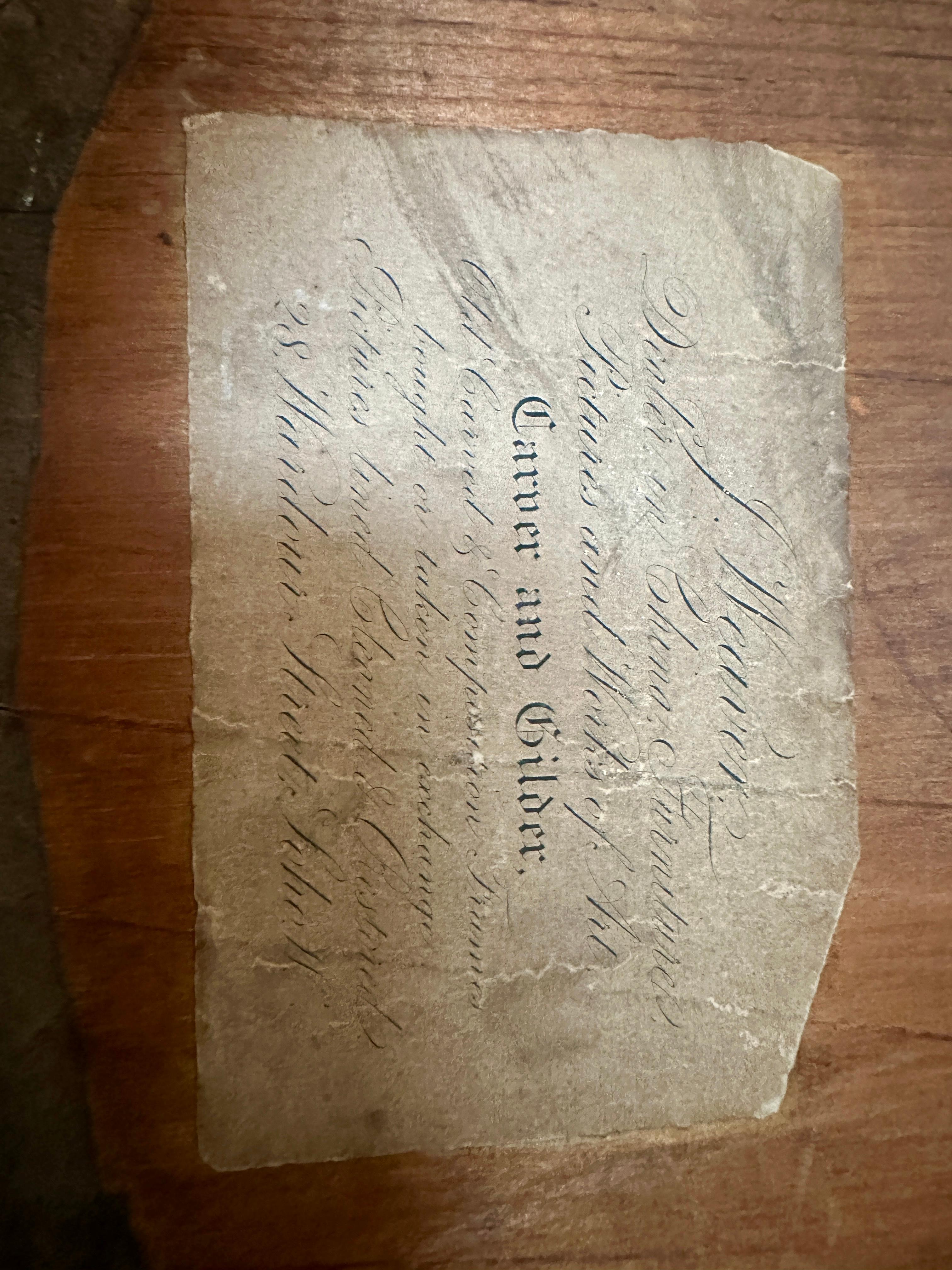 Un par de espejos de pared ingleses antiguos de madera dorada en venta 9