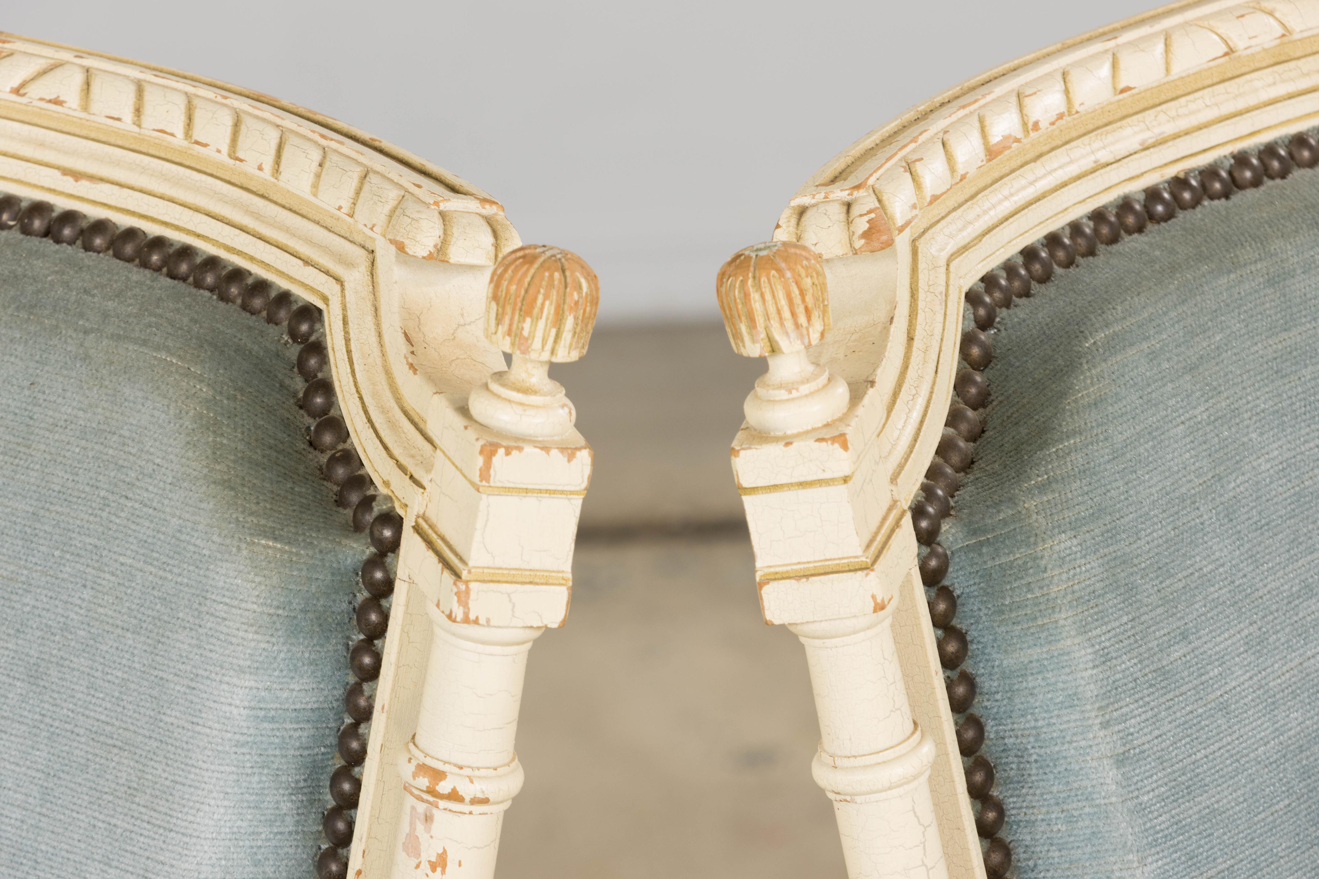 Pareja de Antiguos Sillones Franceses Pintados Estilo Luis XVI En Terciopelo Azul en venta 10