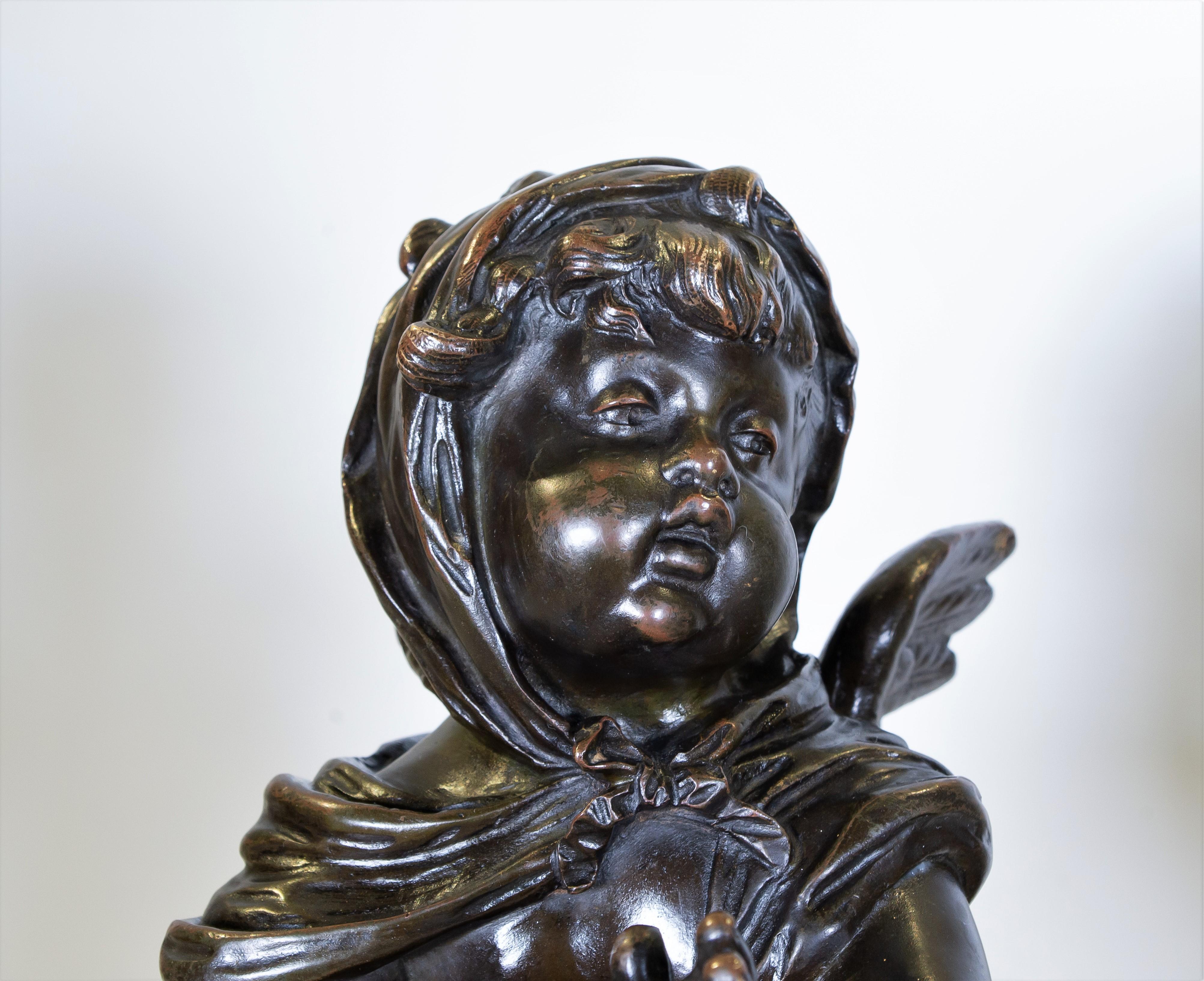 Hand-Carved Pair of Antique French Patinated Bronze Winged Putti Seated on Fluted Plinths For Sale