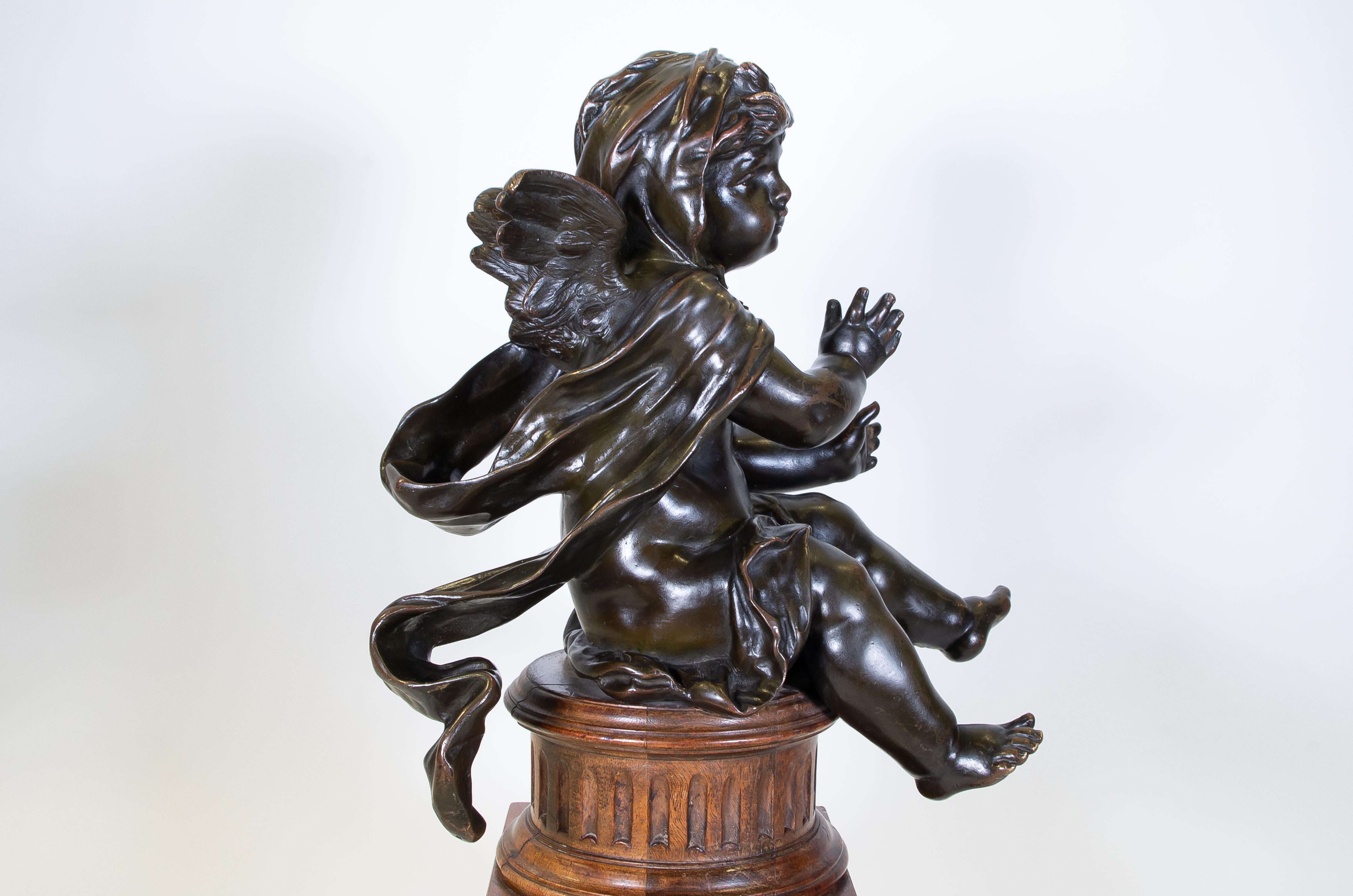 Pair of Antique French Patinated Bronze Winged Putti Seated on Fluted Plinths For Sale 1