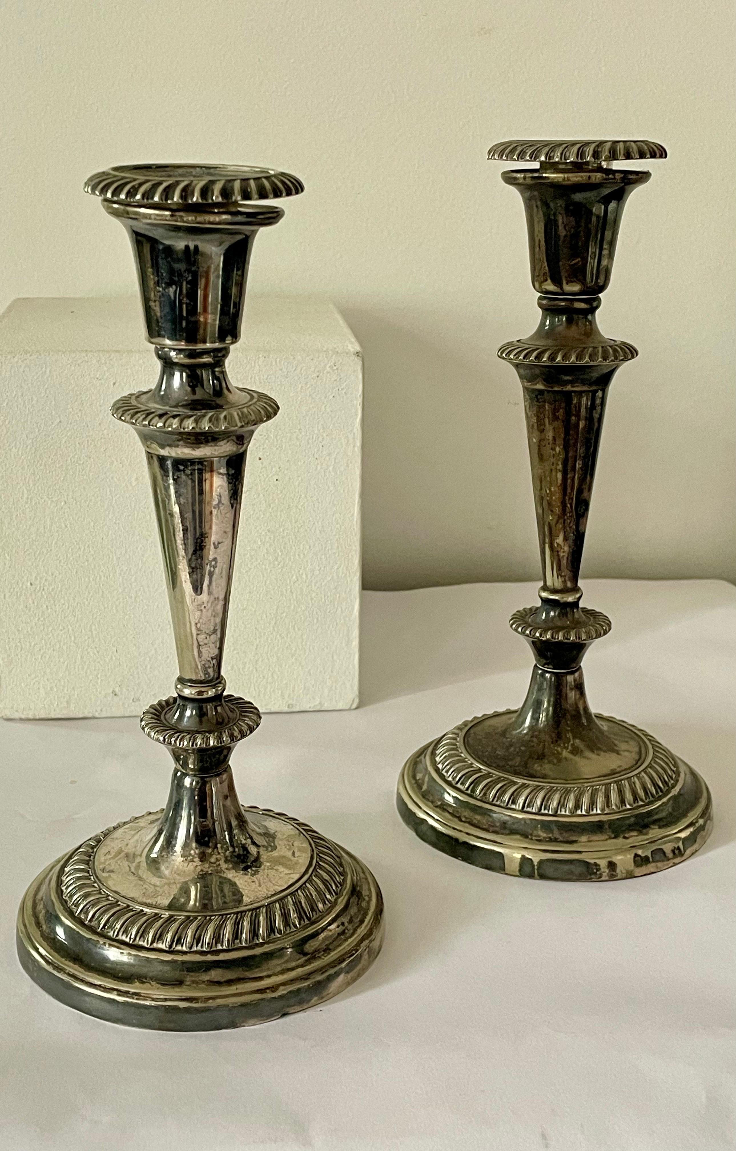 Paire de chandeliers français anciens en métal argenté - XIXe siècle. en vente 4