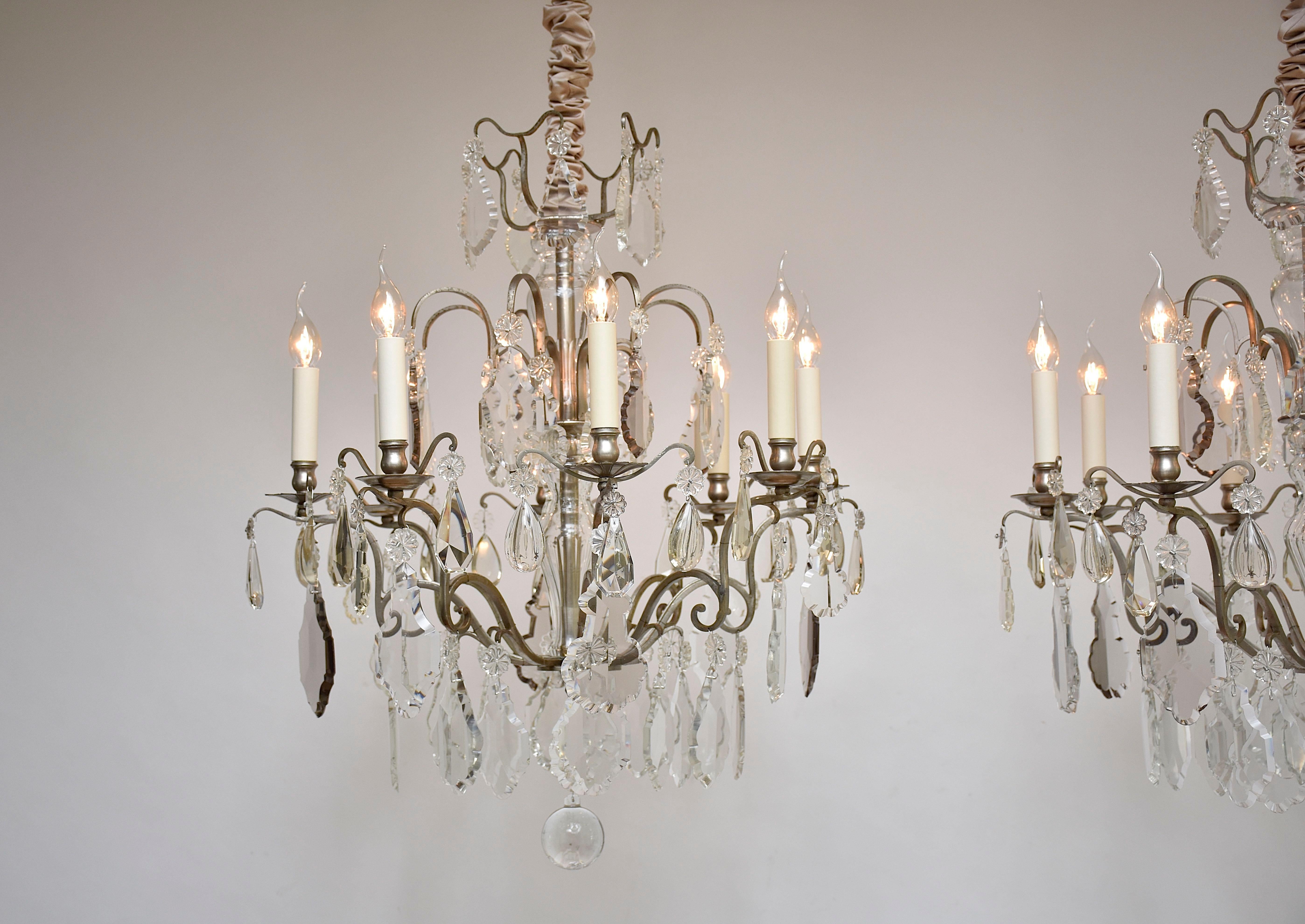 Paire de lustres français anciens en bronze argenté et cristal Bon état - En vente à SON EN BREUGEL, NL