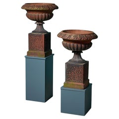 Coppia di antiche fioriere da giardino in terracotta