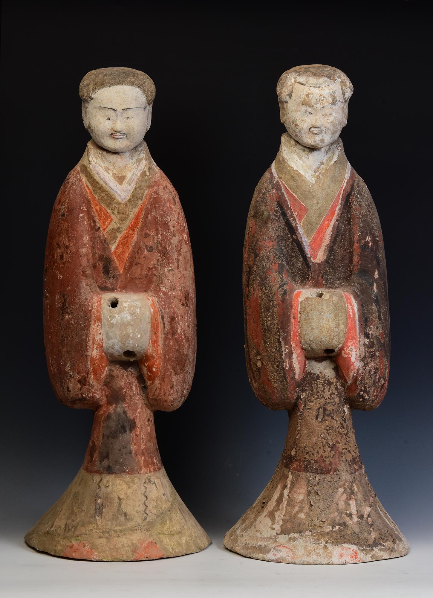 Paire de poteries chinoises antiques peintes, debout, avec test d'Oxford TL.
Le résultat du test de thermoluminescence (TL) réalisé par Oxford Authentication Ltd. est inclus.

AGE : Chine, dynastie Han, 206 C.I.C. - A.D. 220
Dimensions : Hauteur 73