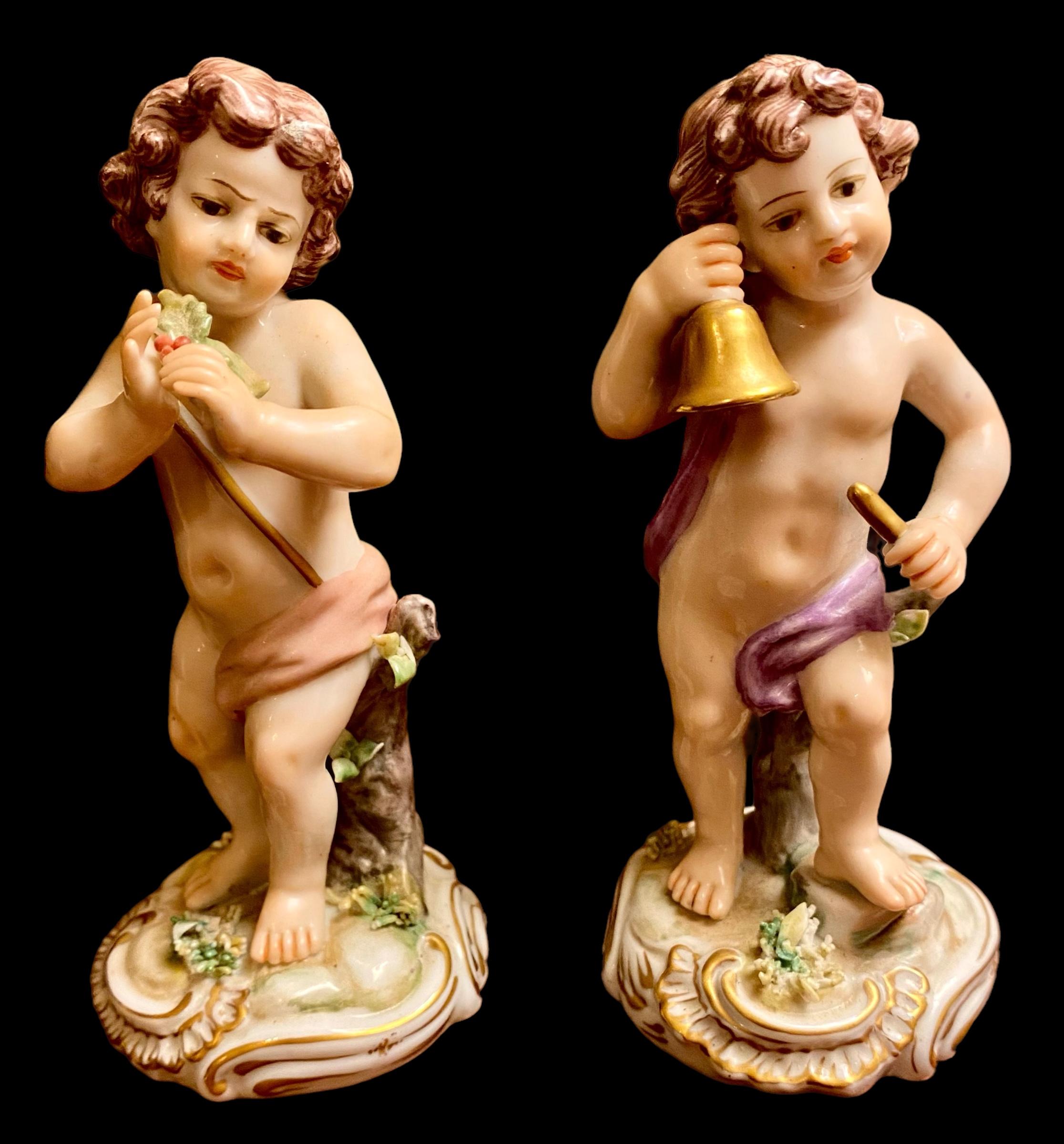 Paire d'anciens chérubins italiens en porcelaine de Capodimonte en vente 5