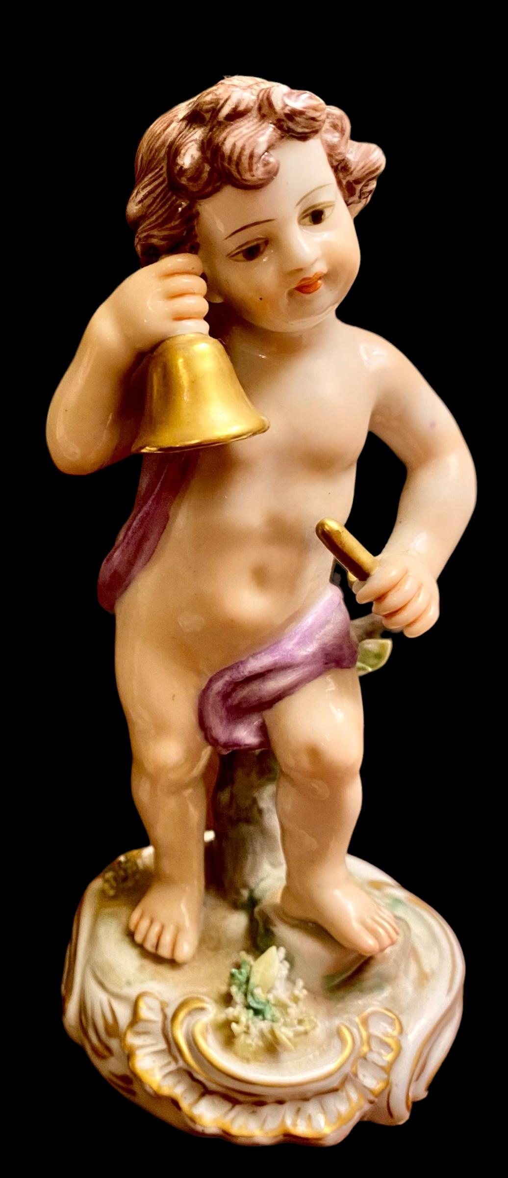 Paire d'anciens chérubins italiens en porcelaine de Capodimonte en vente 6