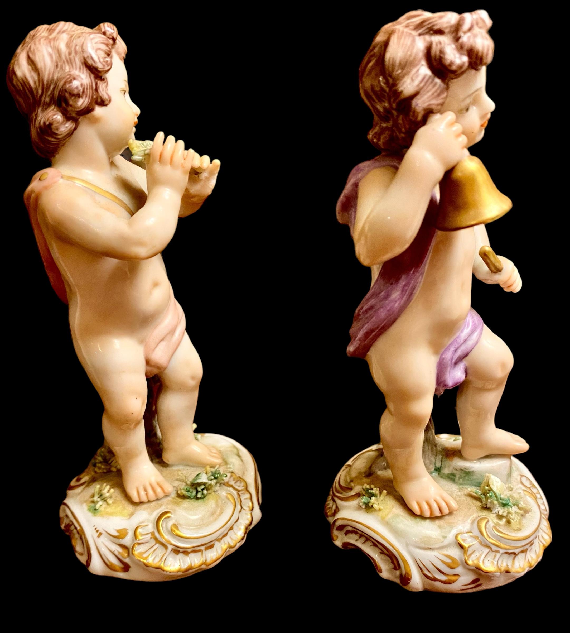 Néo-baroque Paire d'anciens chérubins italiens en porcelaine de Capodimonte en vente