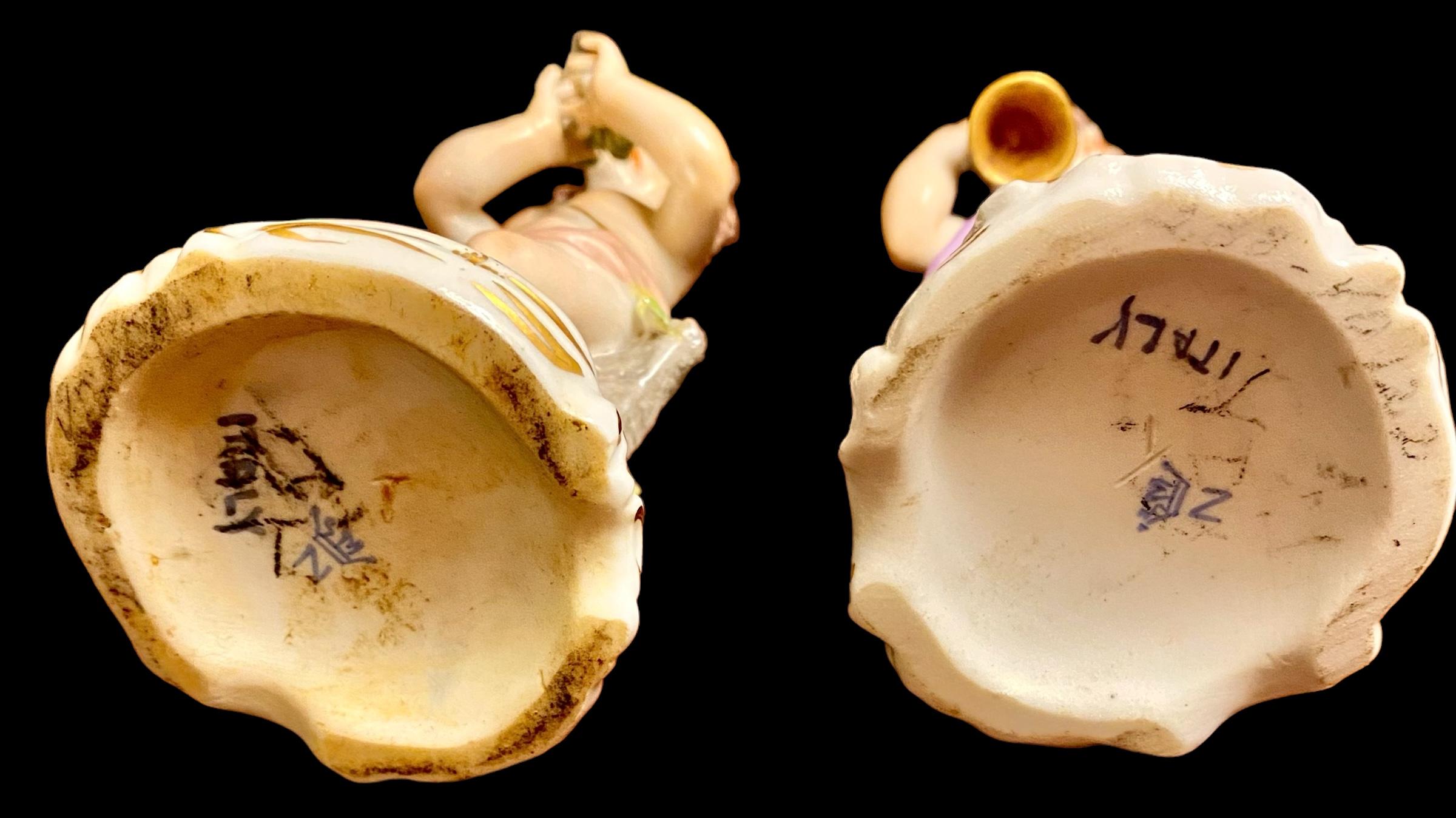 Paire d'anciens chérubins italiens en porcelaine de Capodimonte en vente 2