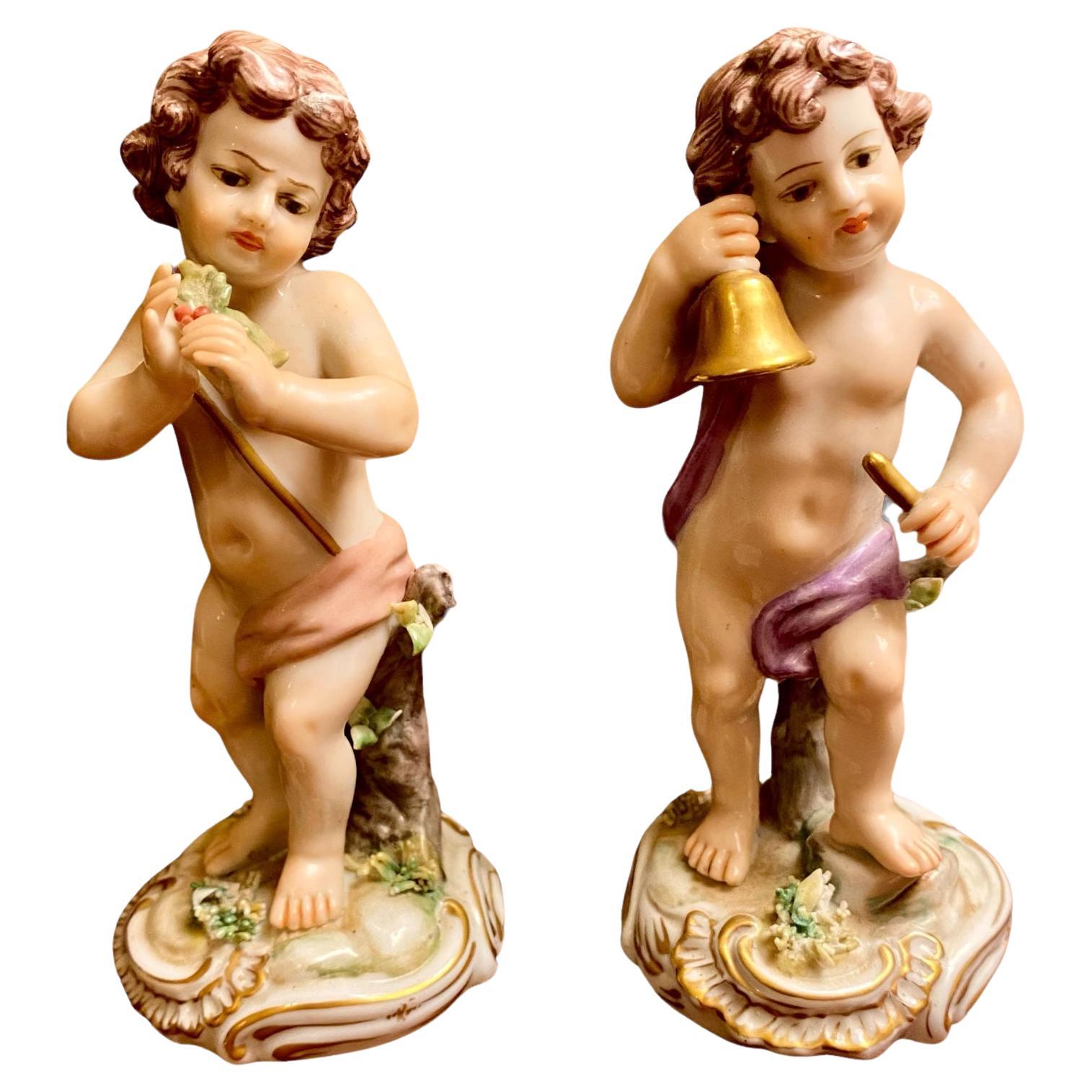 Pareja De Querubines Antiguos De Porcelana Italiana De Capodimonte
