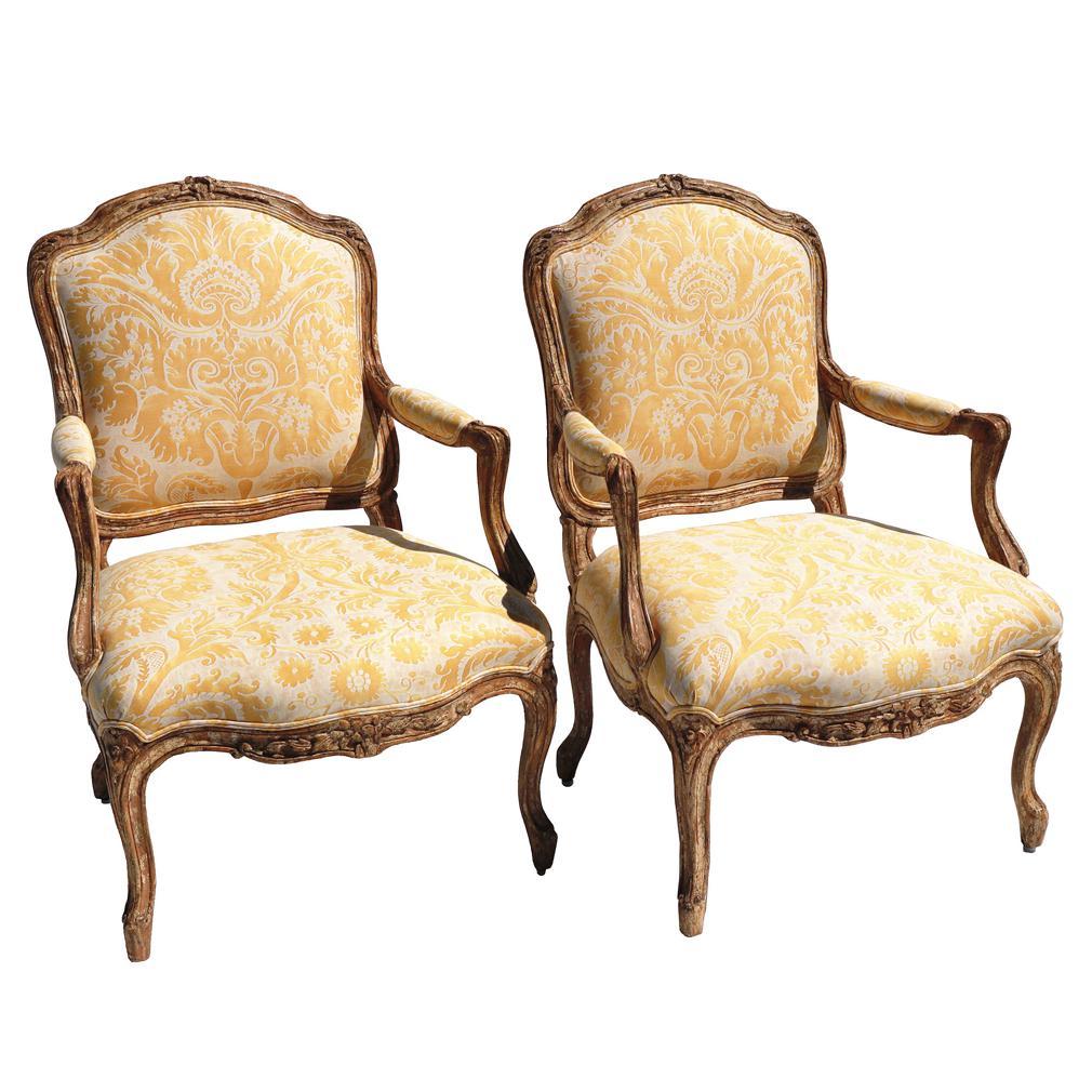 Sculpté Paire de Fauteuils à la Reine anciens de style Louis XV en vente