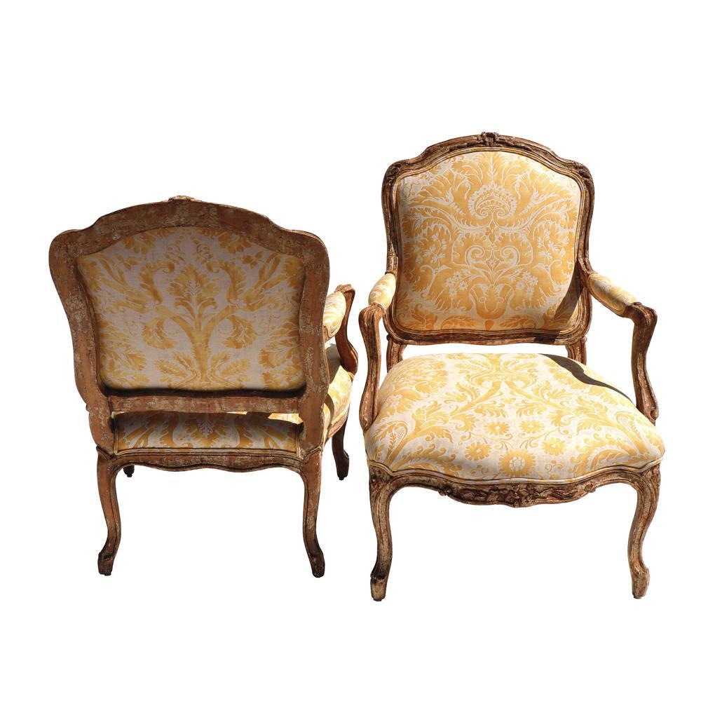 Paire de Fauteuils à la Reine anciens de style Louis XV Bon état - En vente à Point Richmond, CA