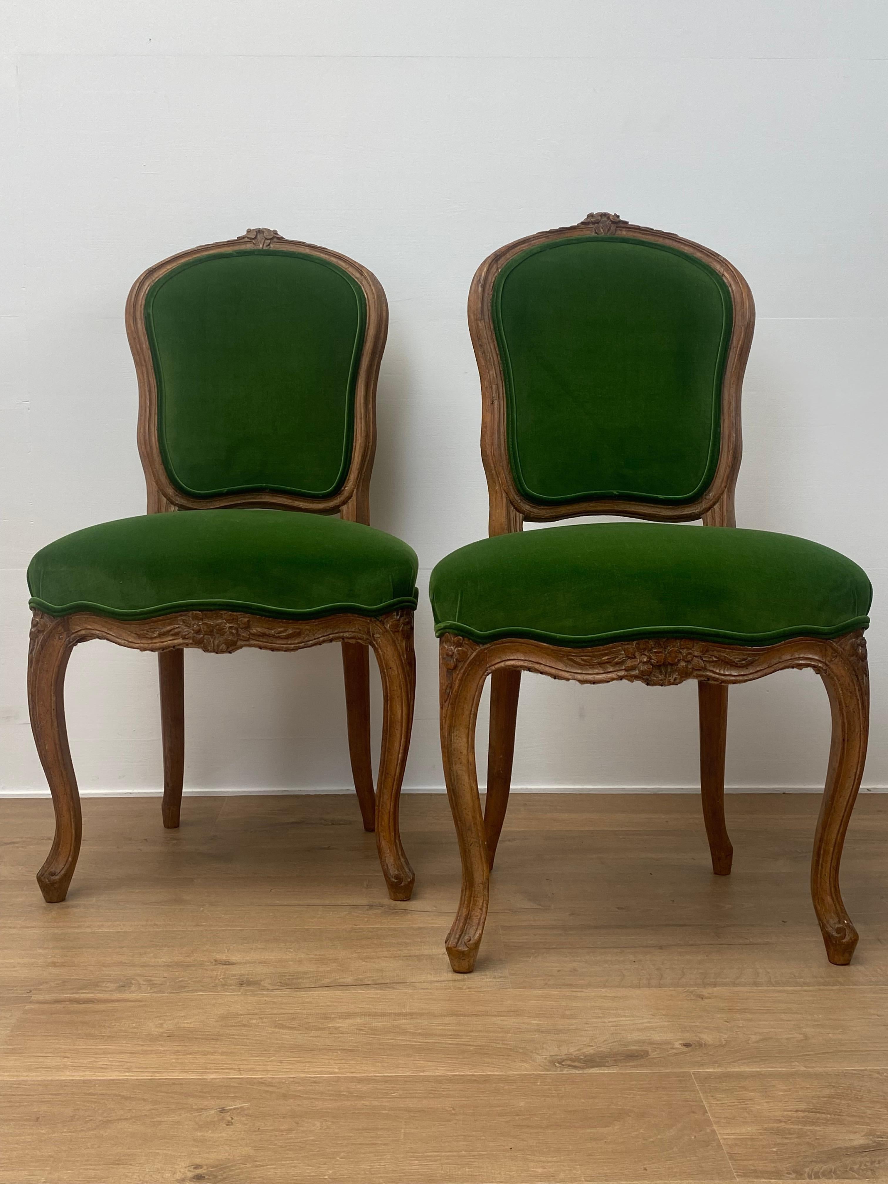  A pair of Antique Louis XVI Chairs For Sale 2