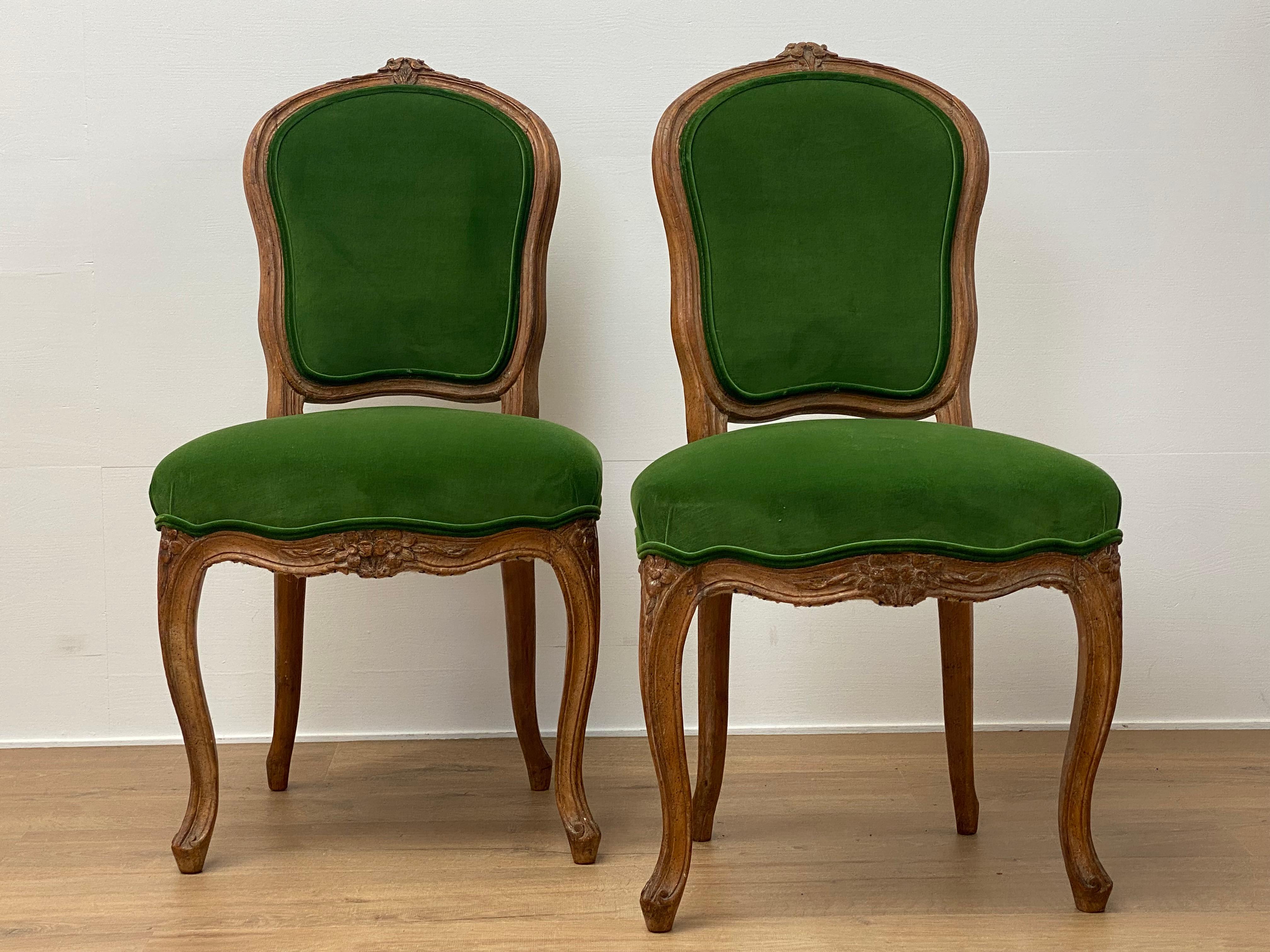 Elegant , Antique Pair of LOUIS XVI Chairs , d Epoque,
the chairs are in a nice Blond colored Oak and have a great old patina and shine of the wood,
the chairs are newly upholstered in a flashy Green Velvet fabric,
comfortable seating