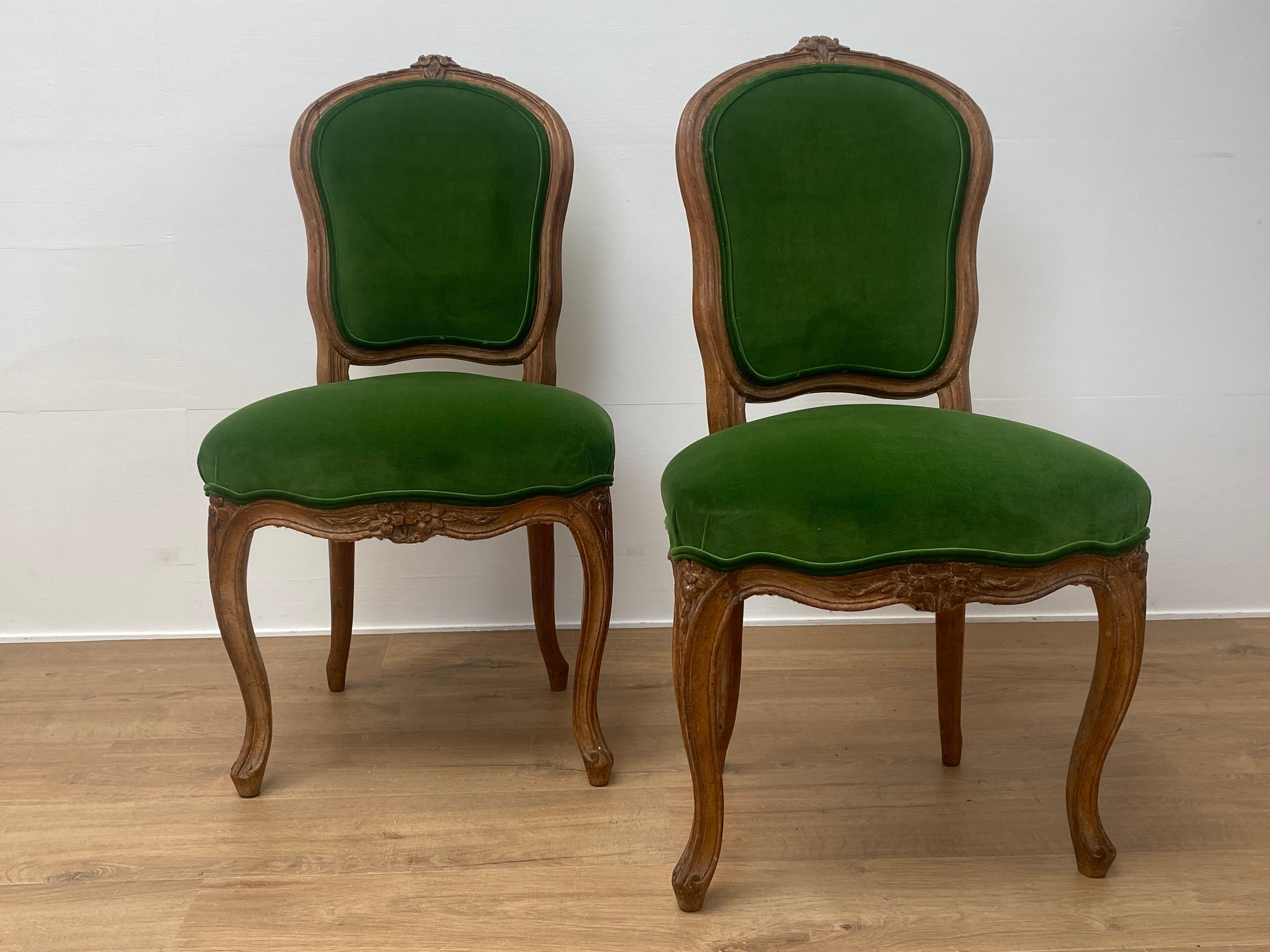 Blanchi Paire de chaises anciennes Louis XVI en vente