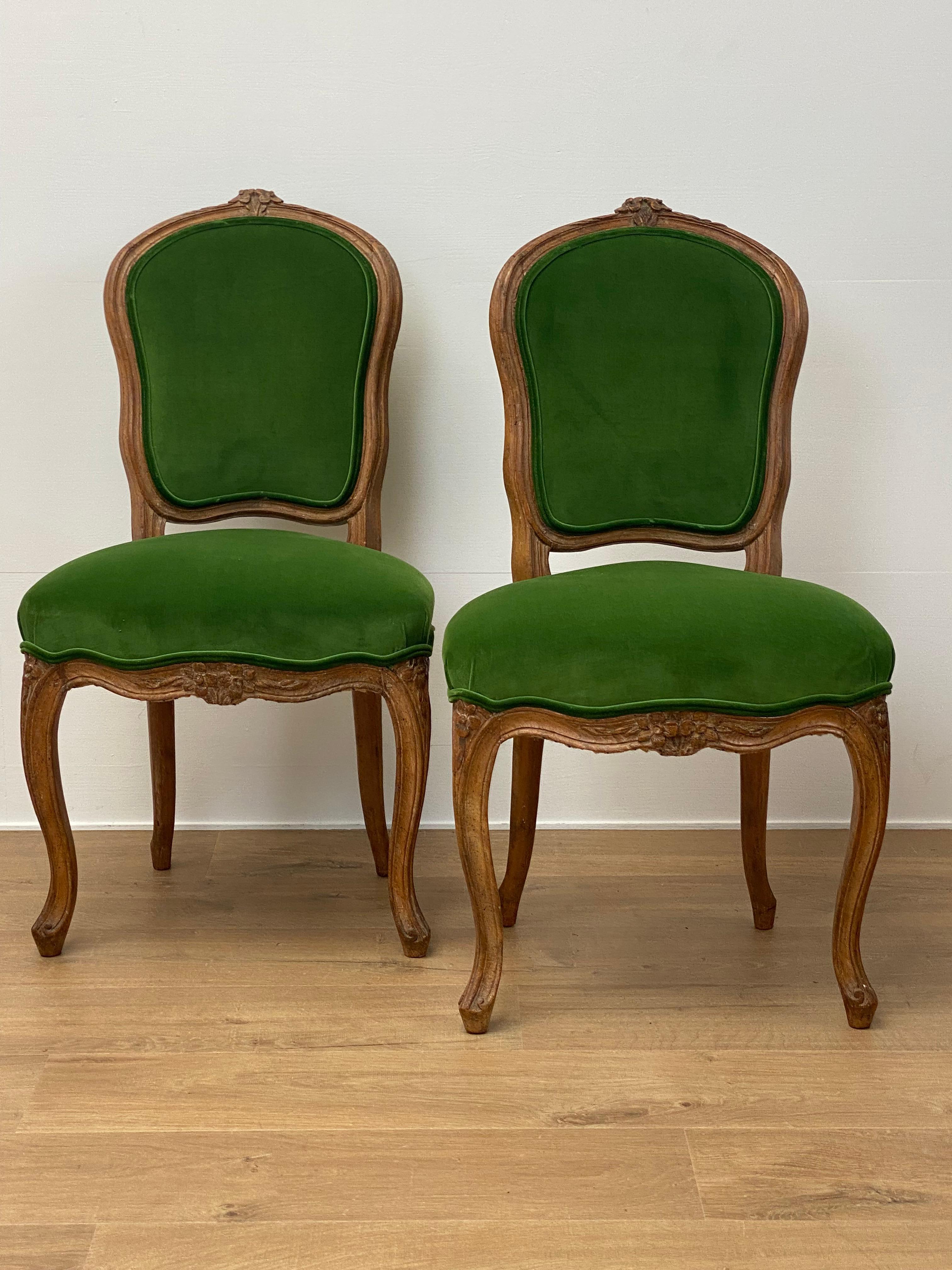  A pair of Antique Louis XVI Chairs For Sale 1