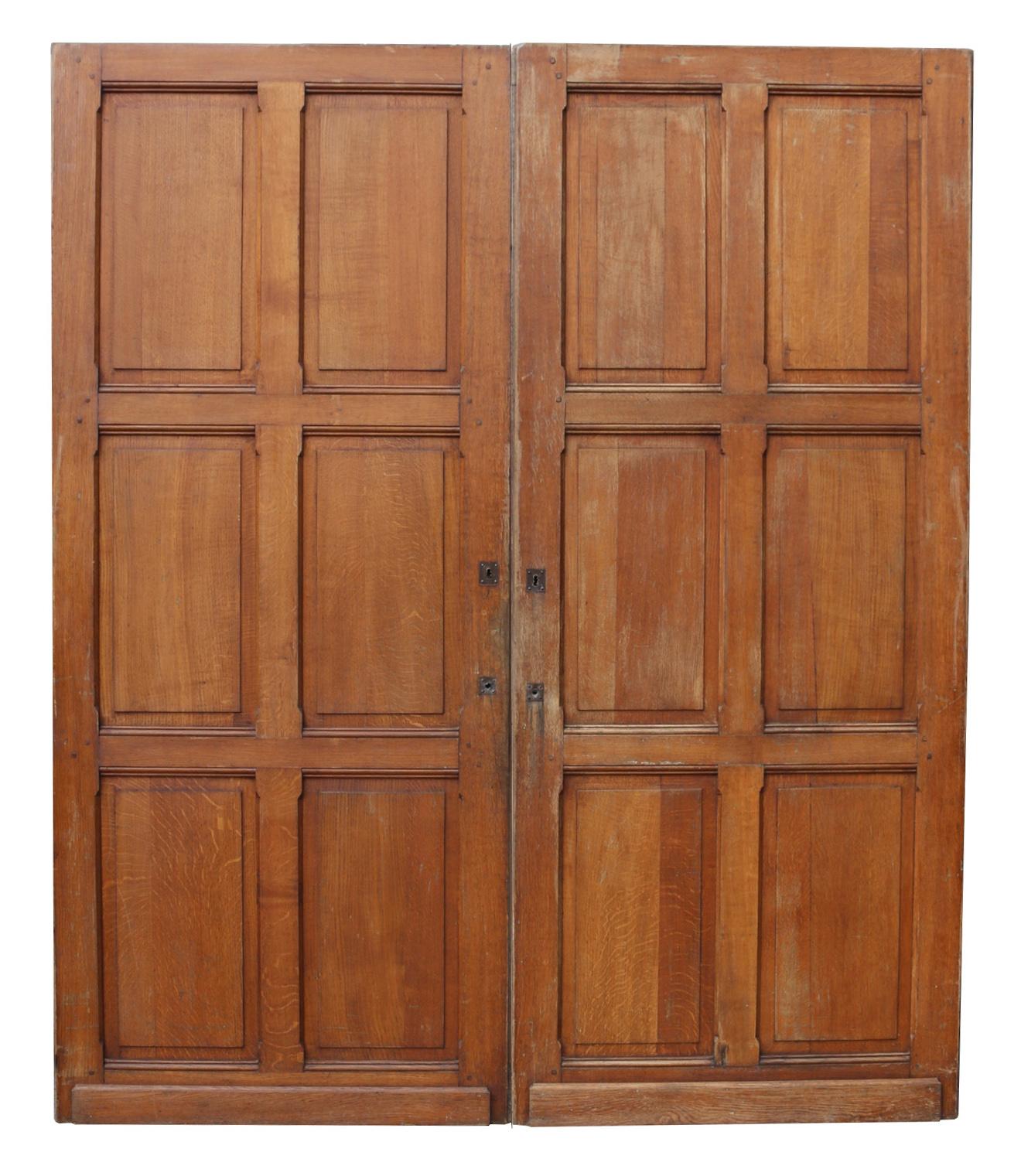 Pair of Antique Oak Six Panel Doors In Good Condition For Sale In Wormelow, Herefordshire