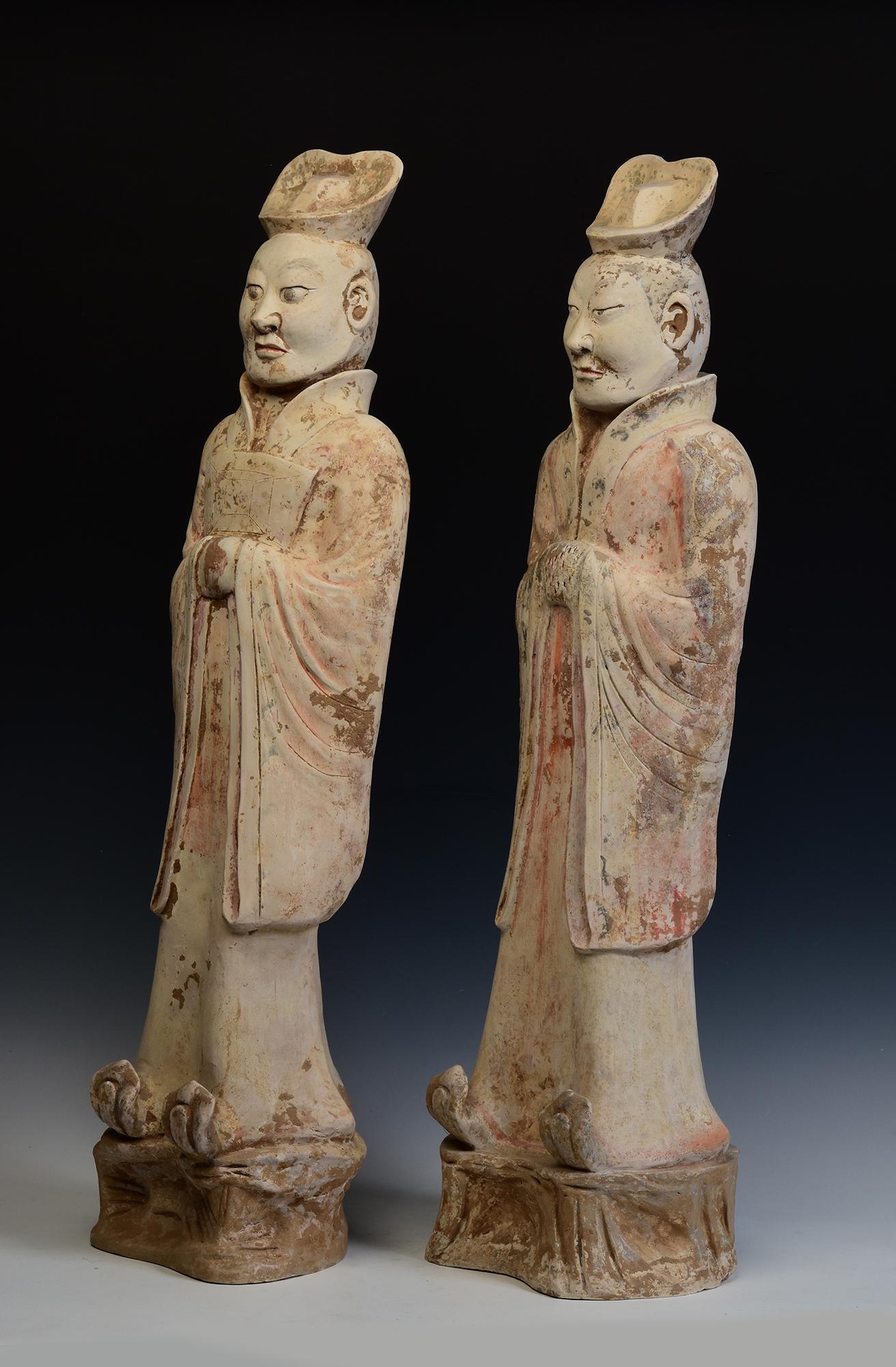 Coppia di antichi uomini di corte in ceramica cinese della dinastia Tang con Test Oxford TL in vendita 3