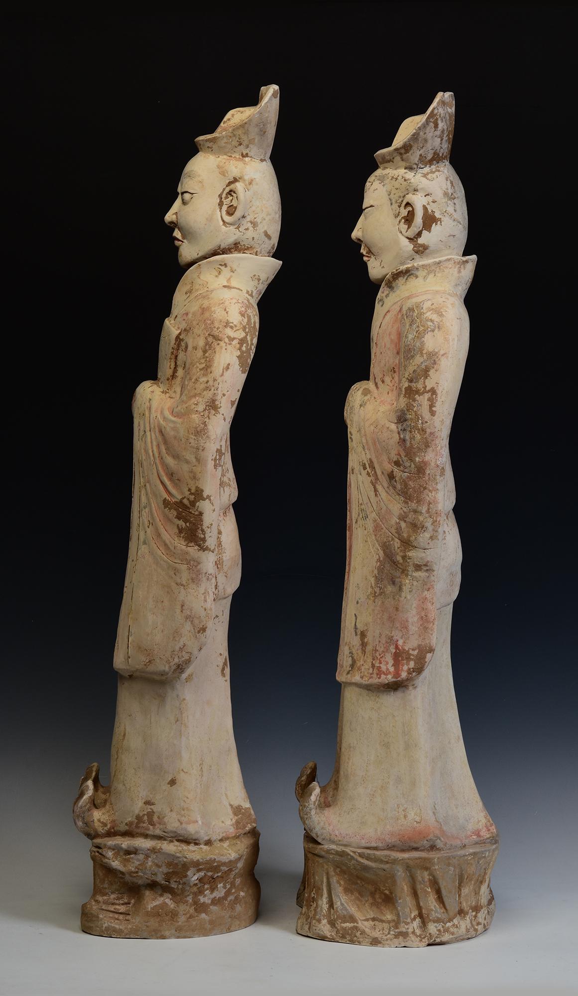 Coppia di antichi uomini di corte in ceramica cinese della dinastia Tang con Test Oxford TL in vendita 4