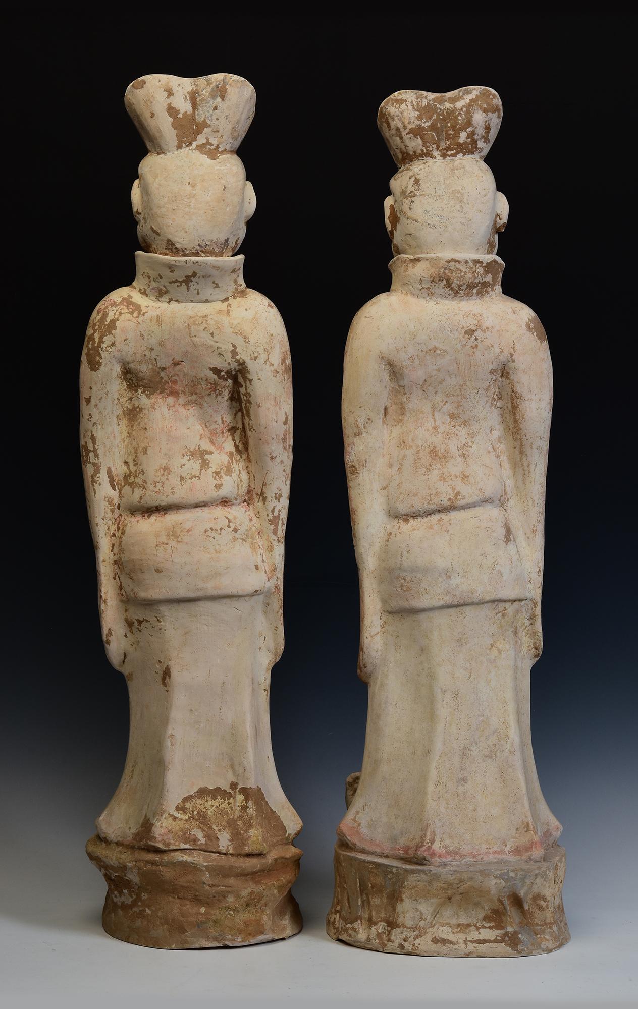 Coppia di antichi uomini di corte in ceramica cinese della dinastia Tang con Test Oxford TL in vendita 5