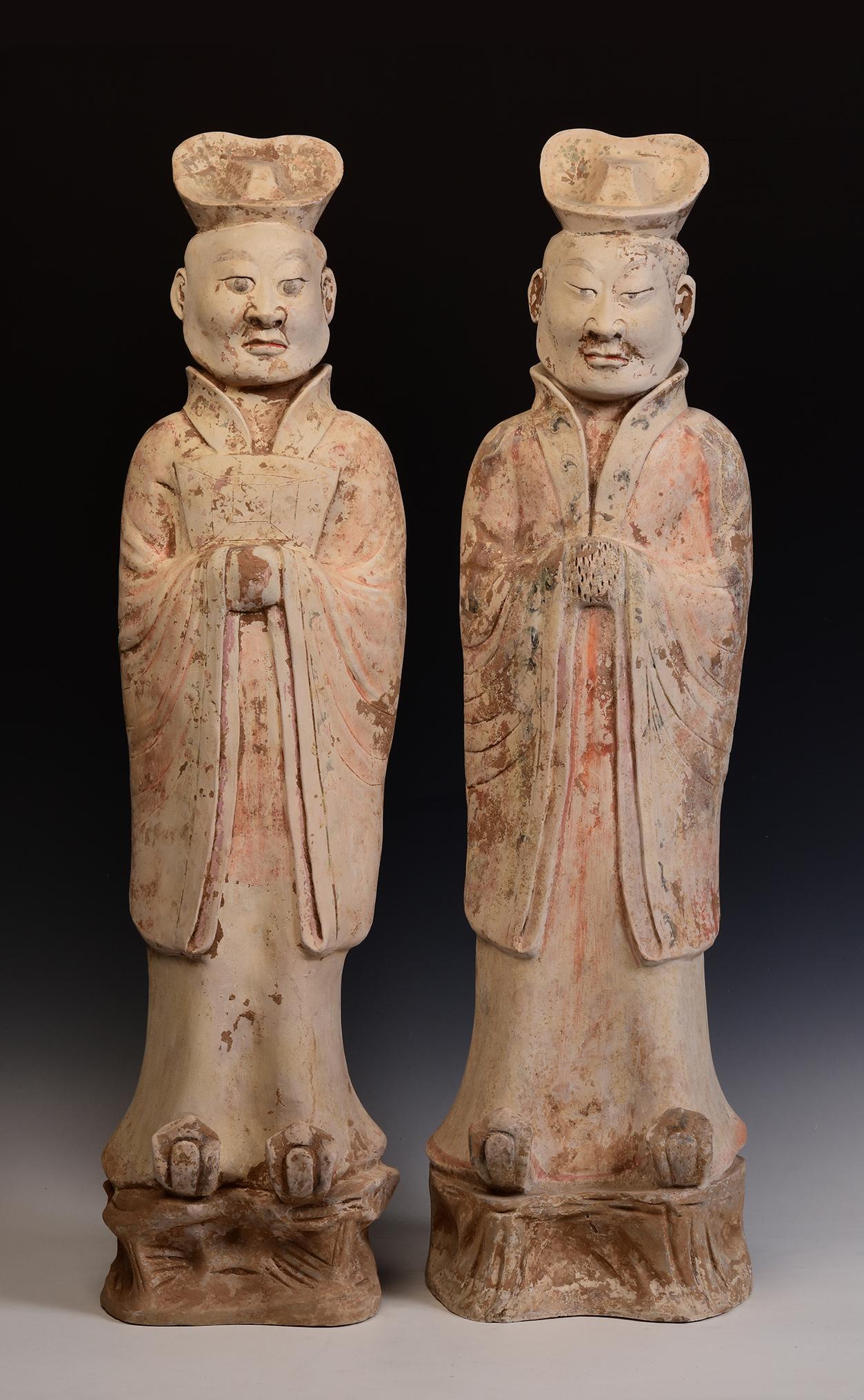 Coppia di grandi uomini di corte antichi in ceramica cinese con Test Test di Oxford.
I risultati del test di termoluminescenza (TL) di Oxford Authentication Ltd. sono inclusi.

Età: Cina, dinastia Tang, D. A. 618 - 907
Dimensioni: Altezza 86,5 -