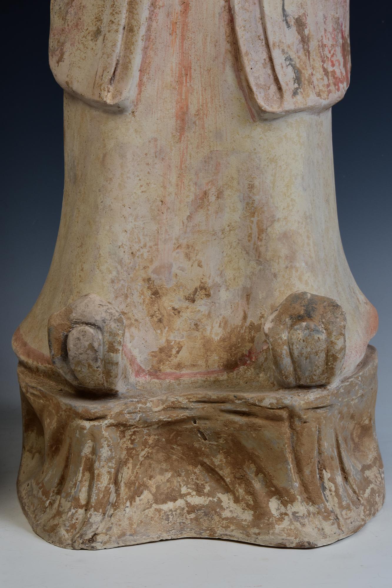 Coppia di antichi uomini di corte in ceramica cinese della dinastia Tang con Test Oxford TL in vendita 1