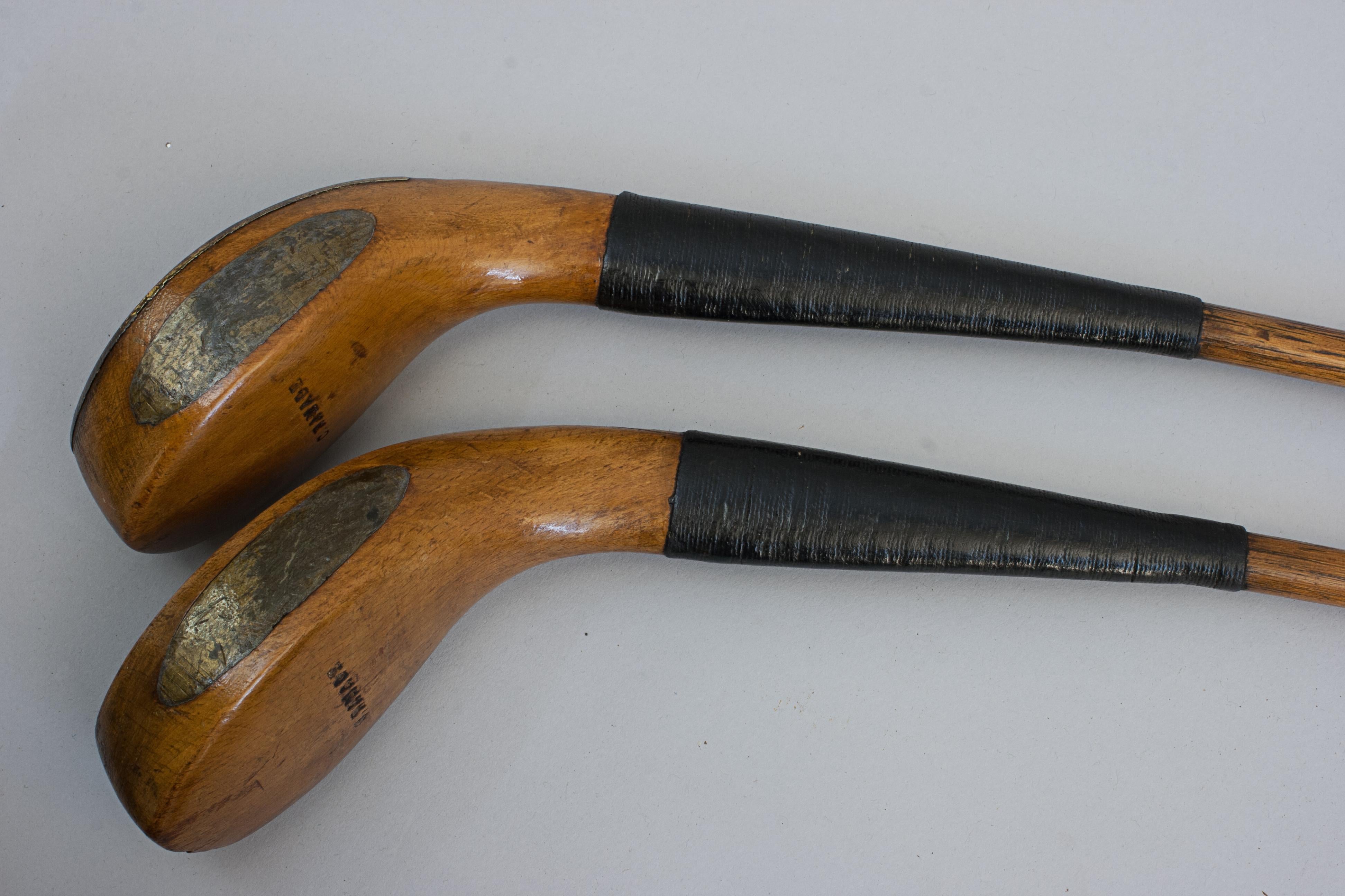 Ein Paar antike, lange, unscheinbare Übergangs-Golfschläger, Hölzer. (Holz) im Angebot