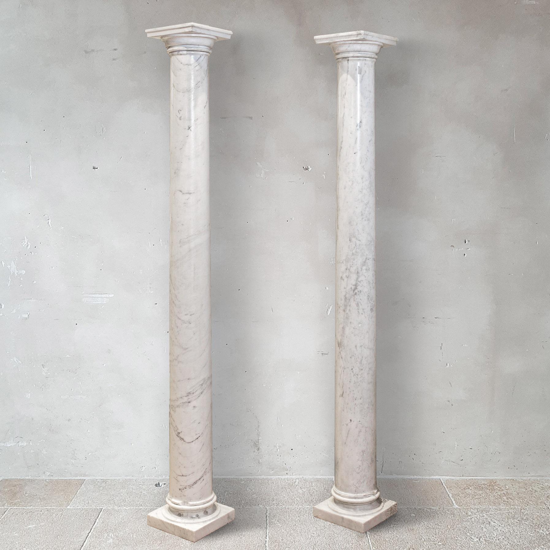 Price for the pair!
A pair of white marble columns with light gray veining, early 20th century. Tuscan square capitals on tapered cylindrical pillars.

± h 193 × w 24.5 x d 24.5 cm

Please note: Does not include the pair of 19th century French