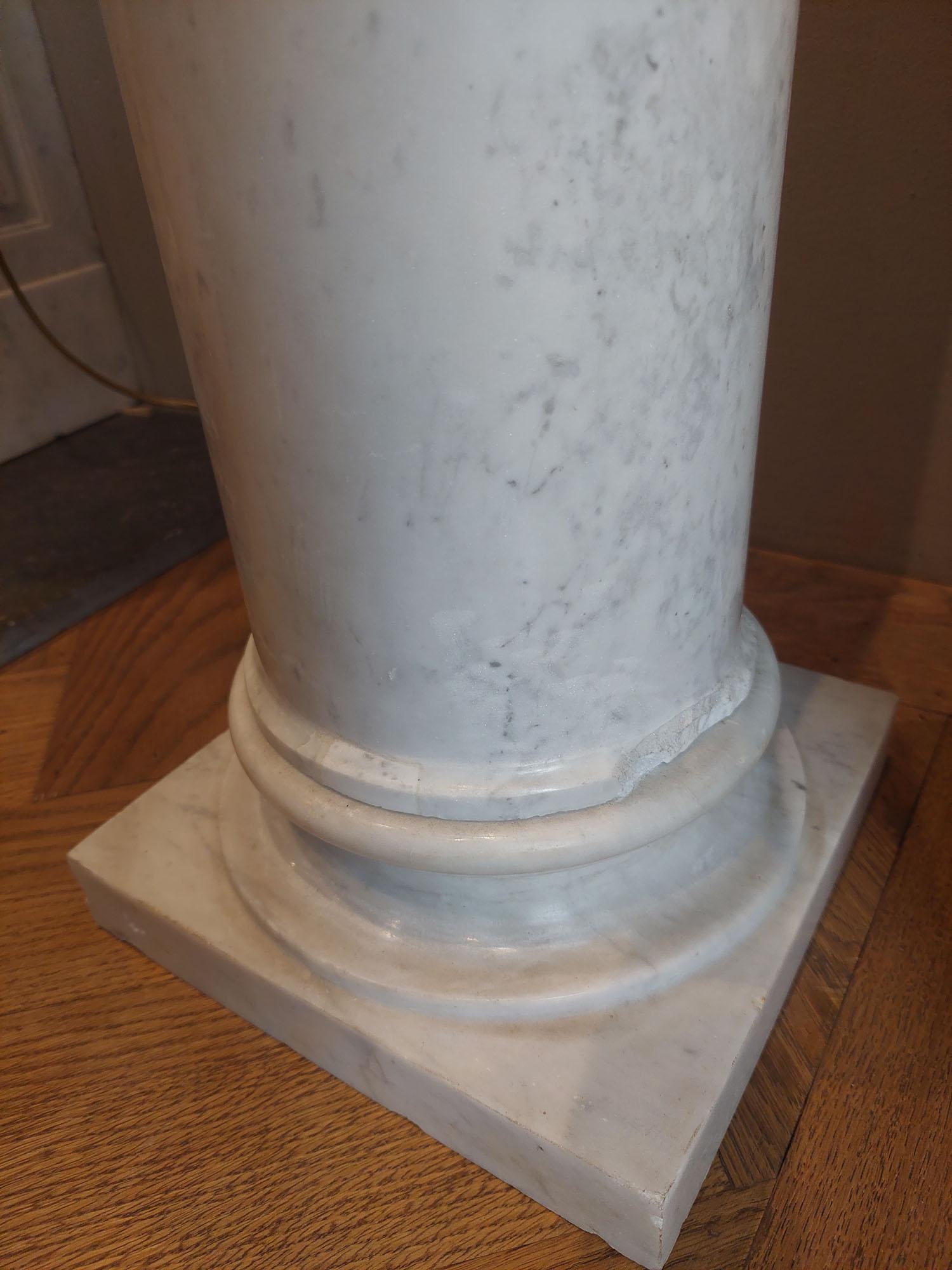 Marbre Paire de colonnes ou de piédestaux anciens en marbre blanc en vente