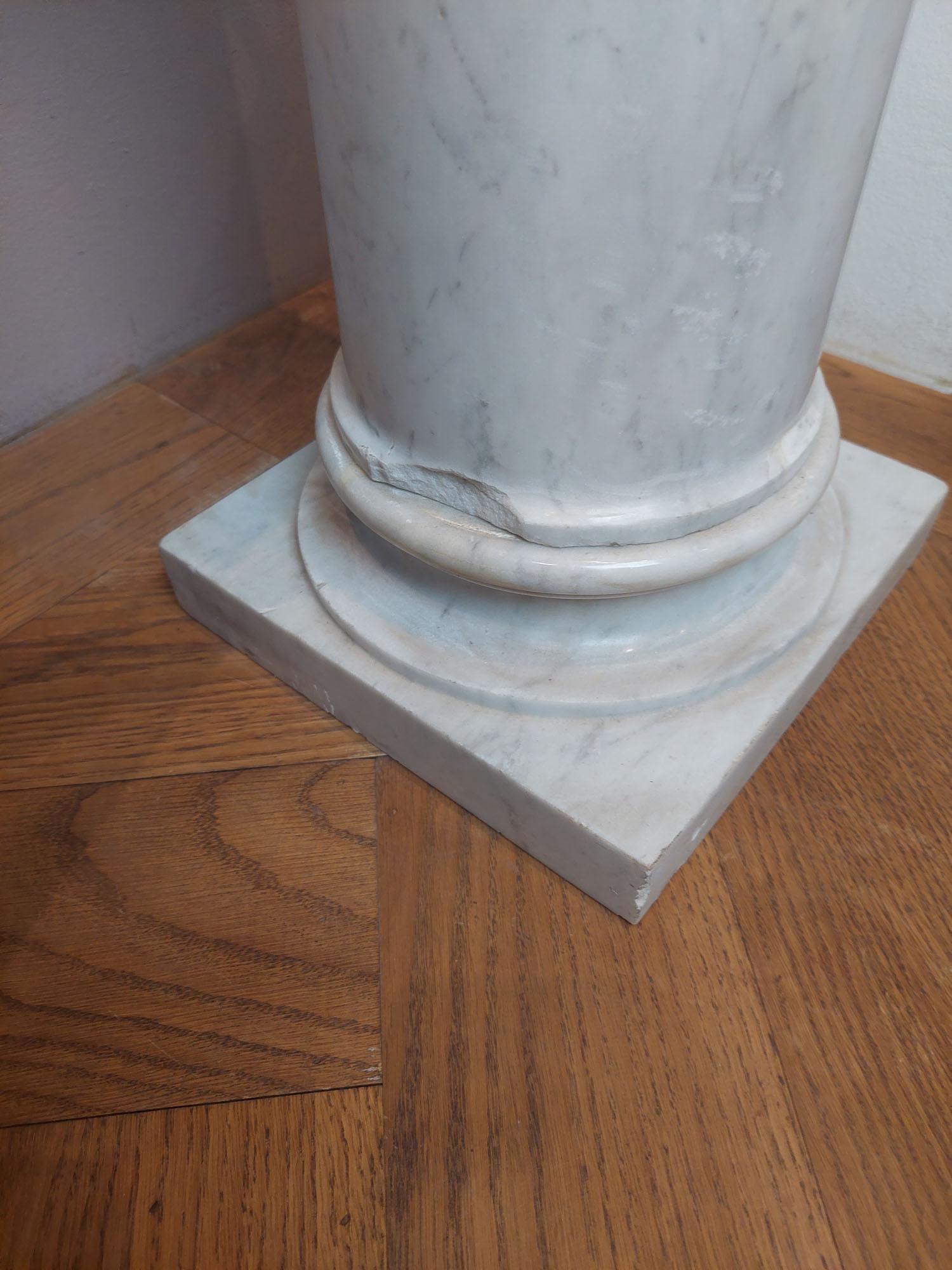 Paire de colonnes ou de piédestaux anciens en marbre blanc en vente 3