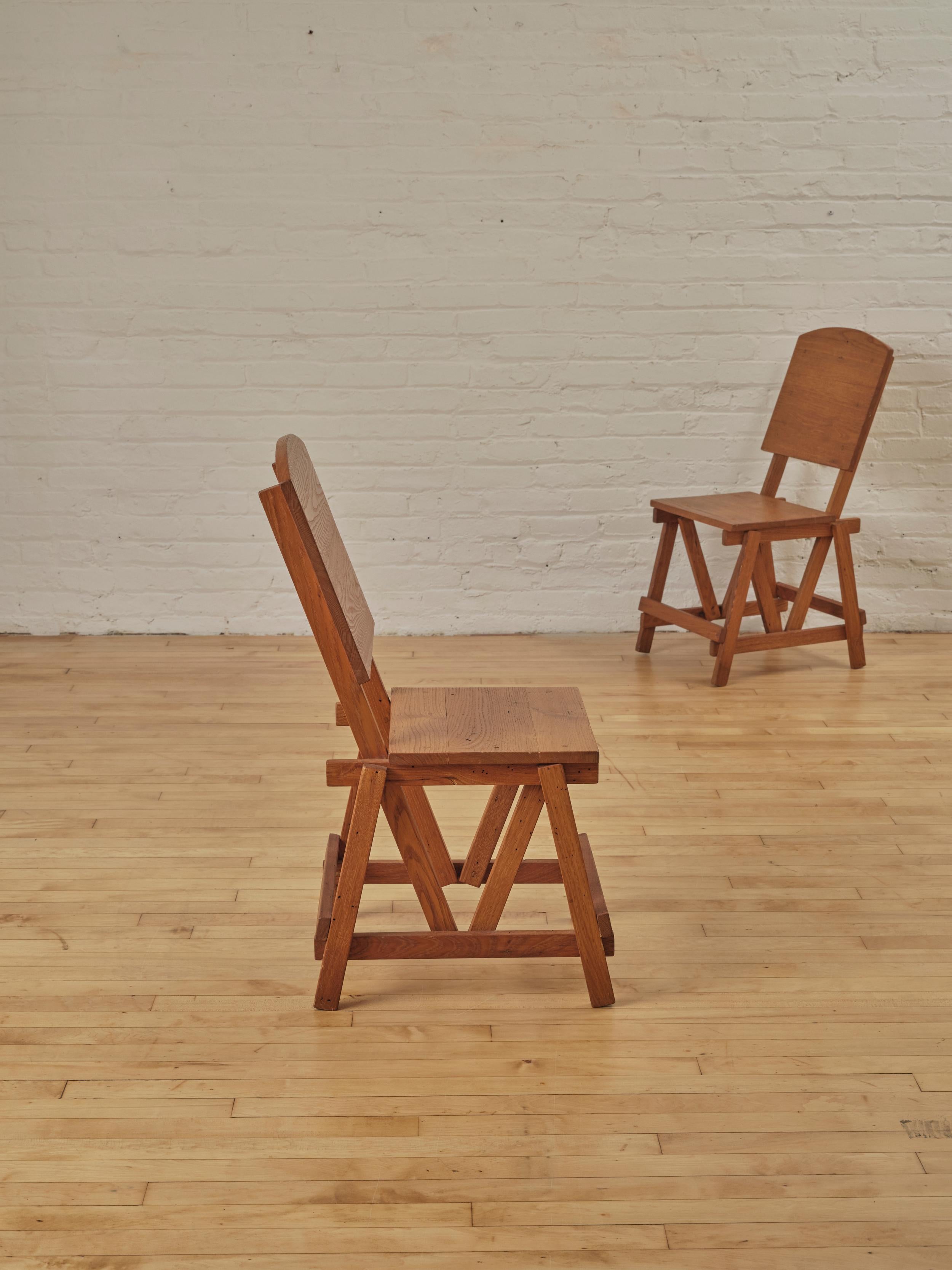 Mid-Century Modern Paire de chaises d'appoint architecturale constructivistes en chêne en vente