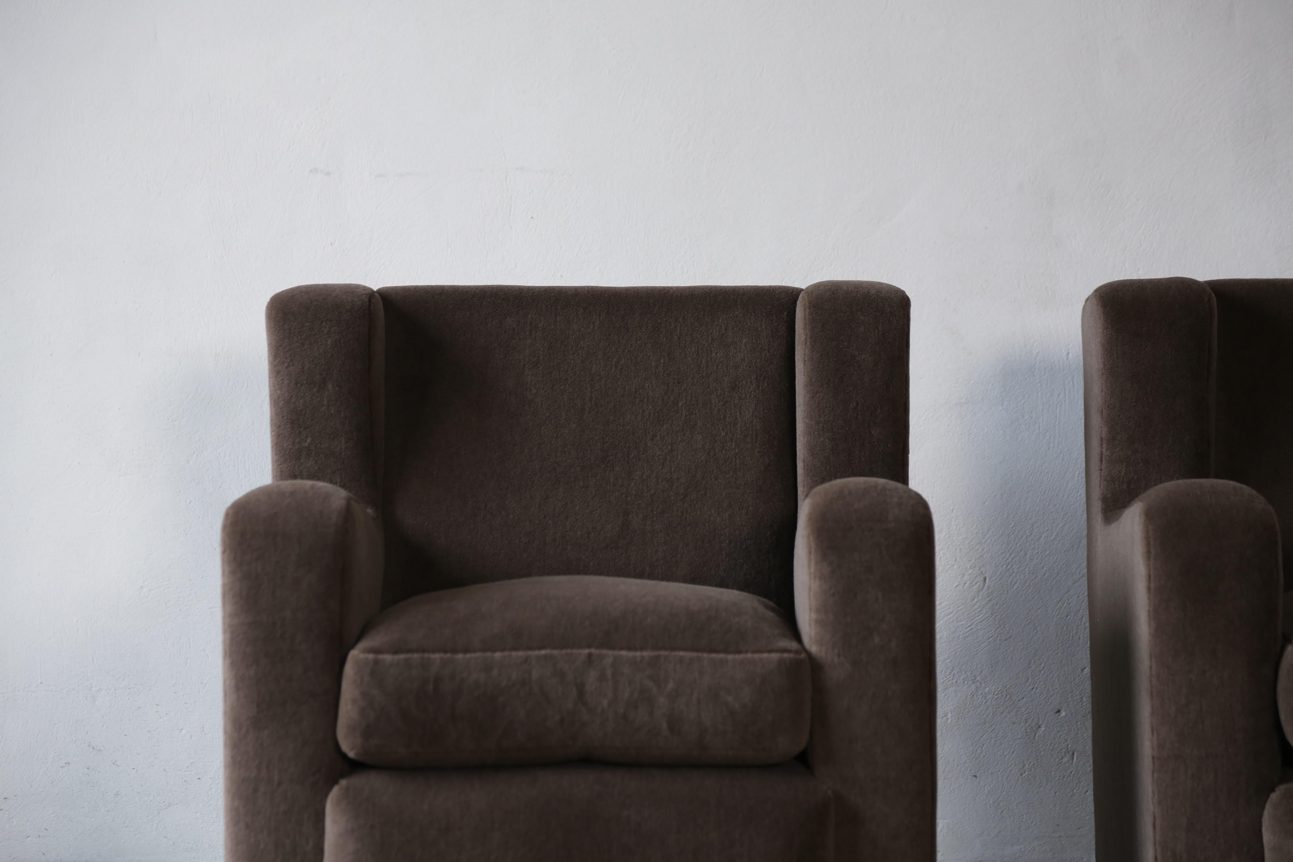 Paire de fauteuils tapissés en pure alpaga Bon état - En vente à London, GB