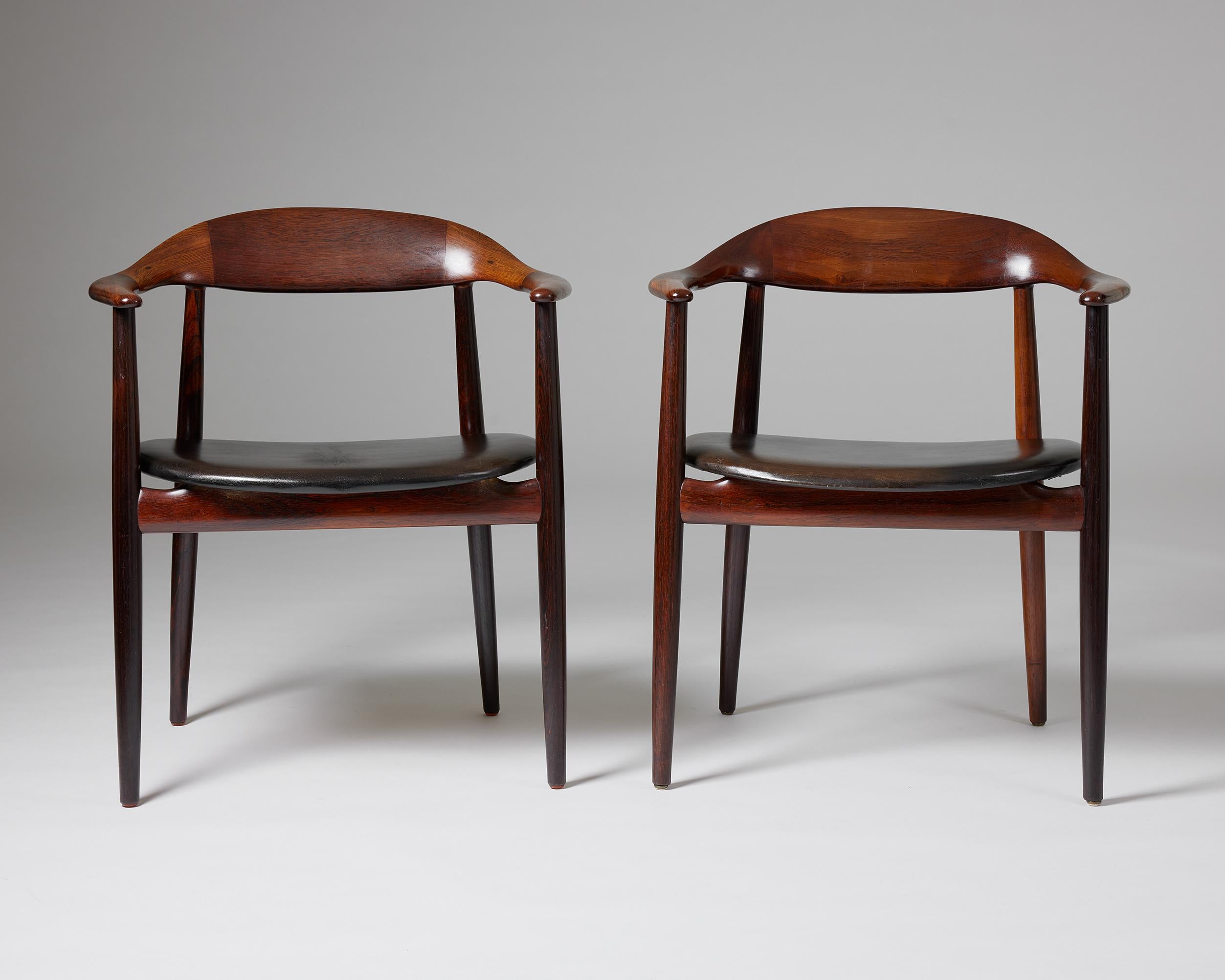 Danois Paire de fauteuils conçus par Kurt Östervig pour Brande Möbelindustri en vente