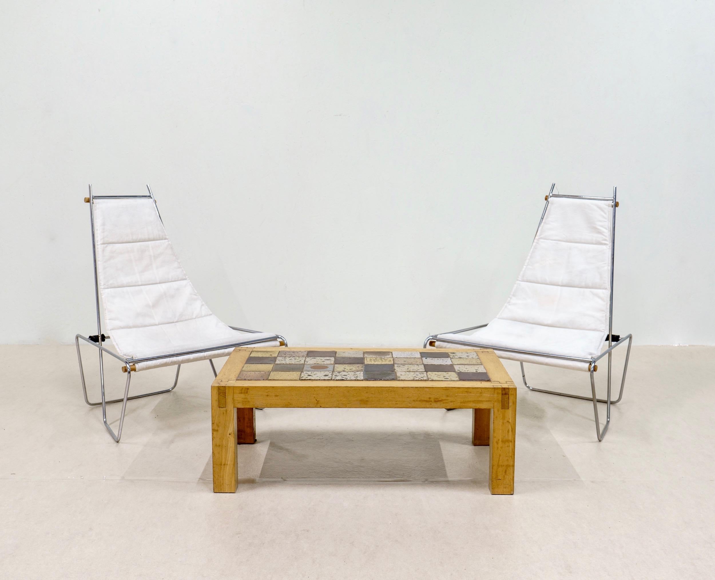 Coppia di poltrone italiane molto elegante e rara, che può essere utilizzata sia all'esterno che all'interno. Sono confortevoli e di grande design.