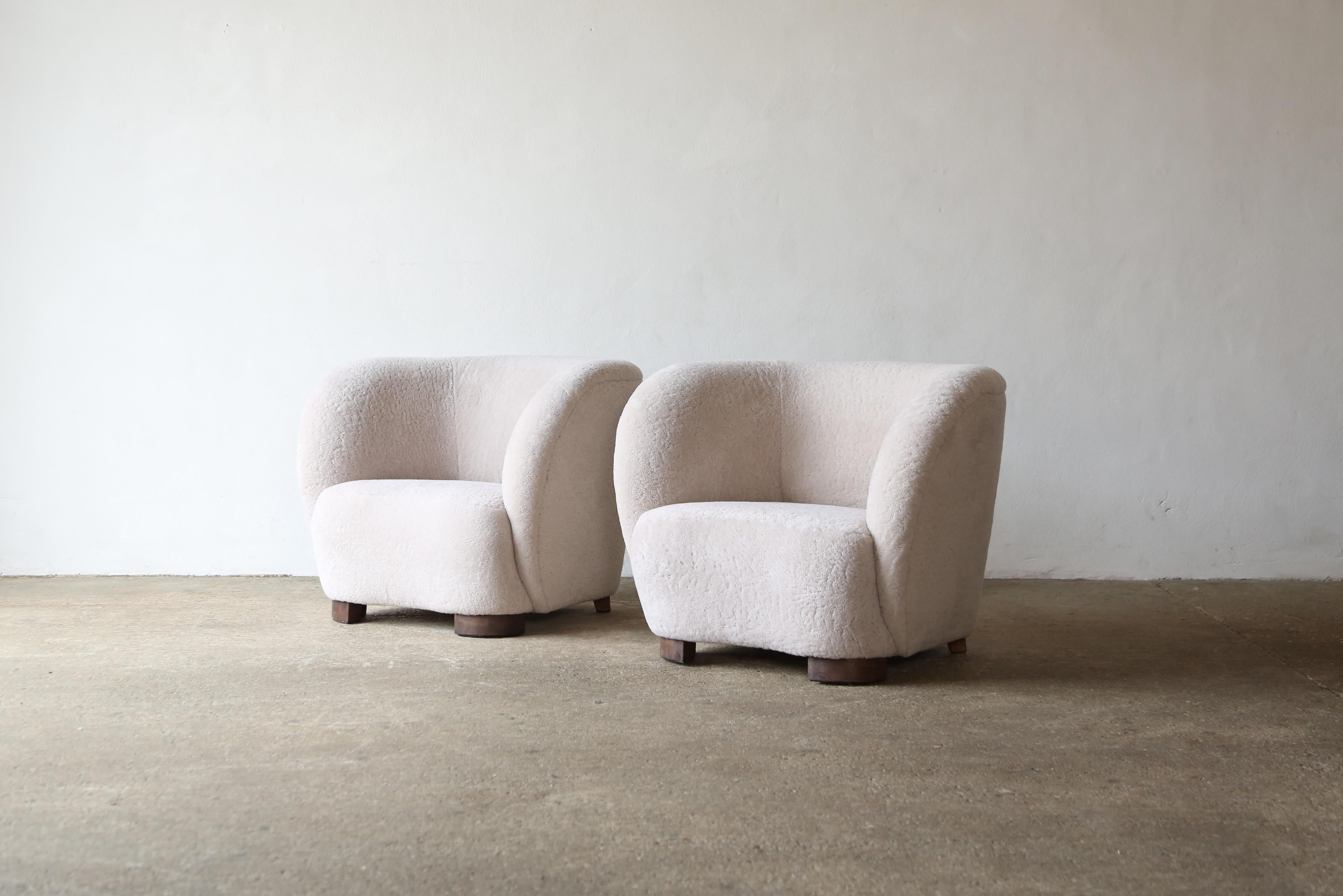 British A Pair of Armchairs in Natural Sheepskin Upholstery For Sale