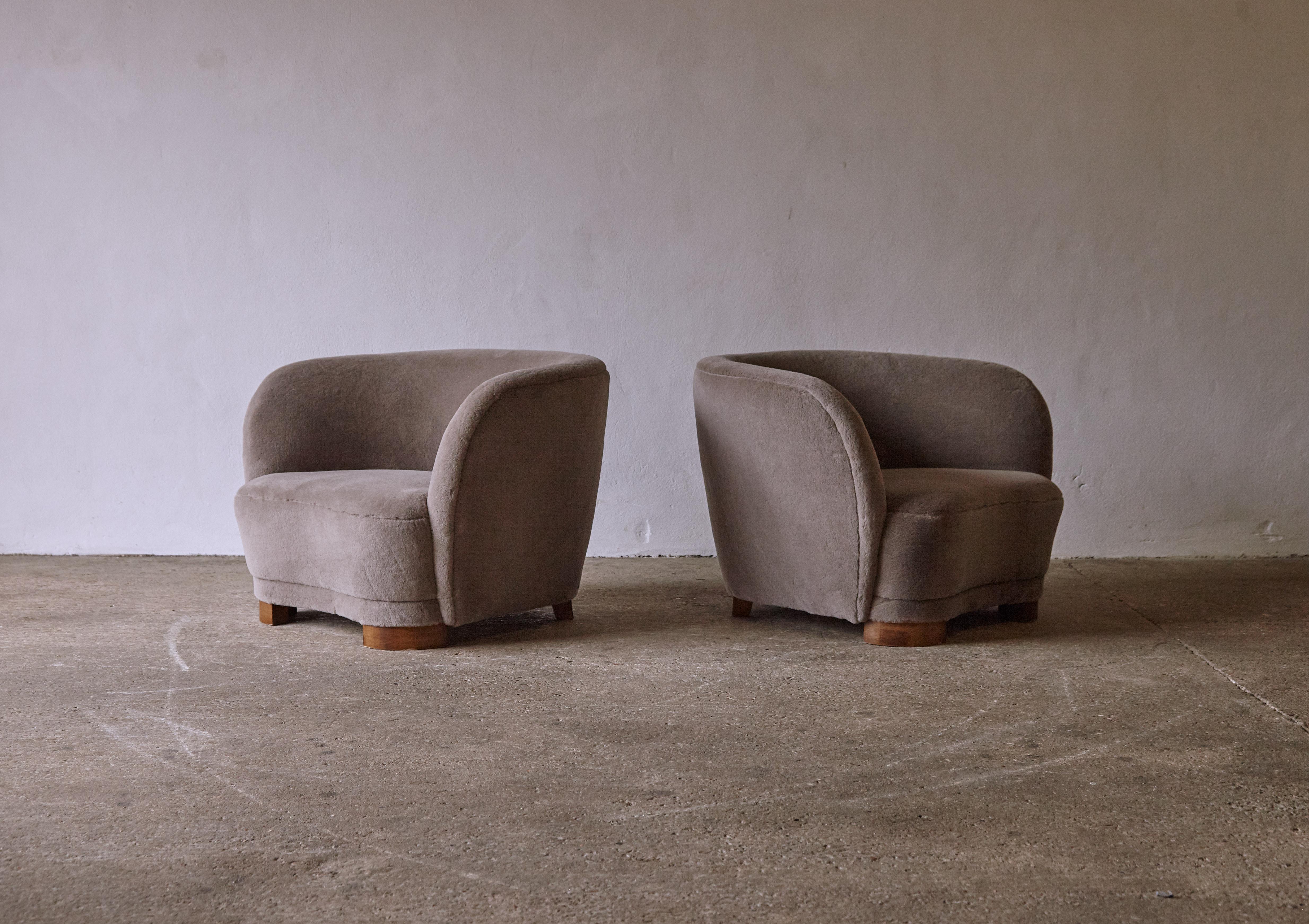 Mid-Century Modern Pair of Armchairs in the Style of Flemming Lassen, Newly Upholstered in Alpaca
