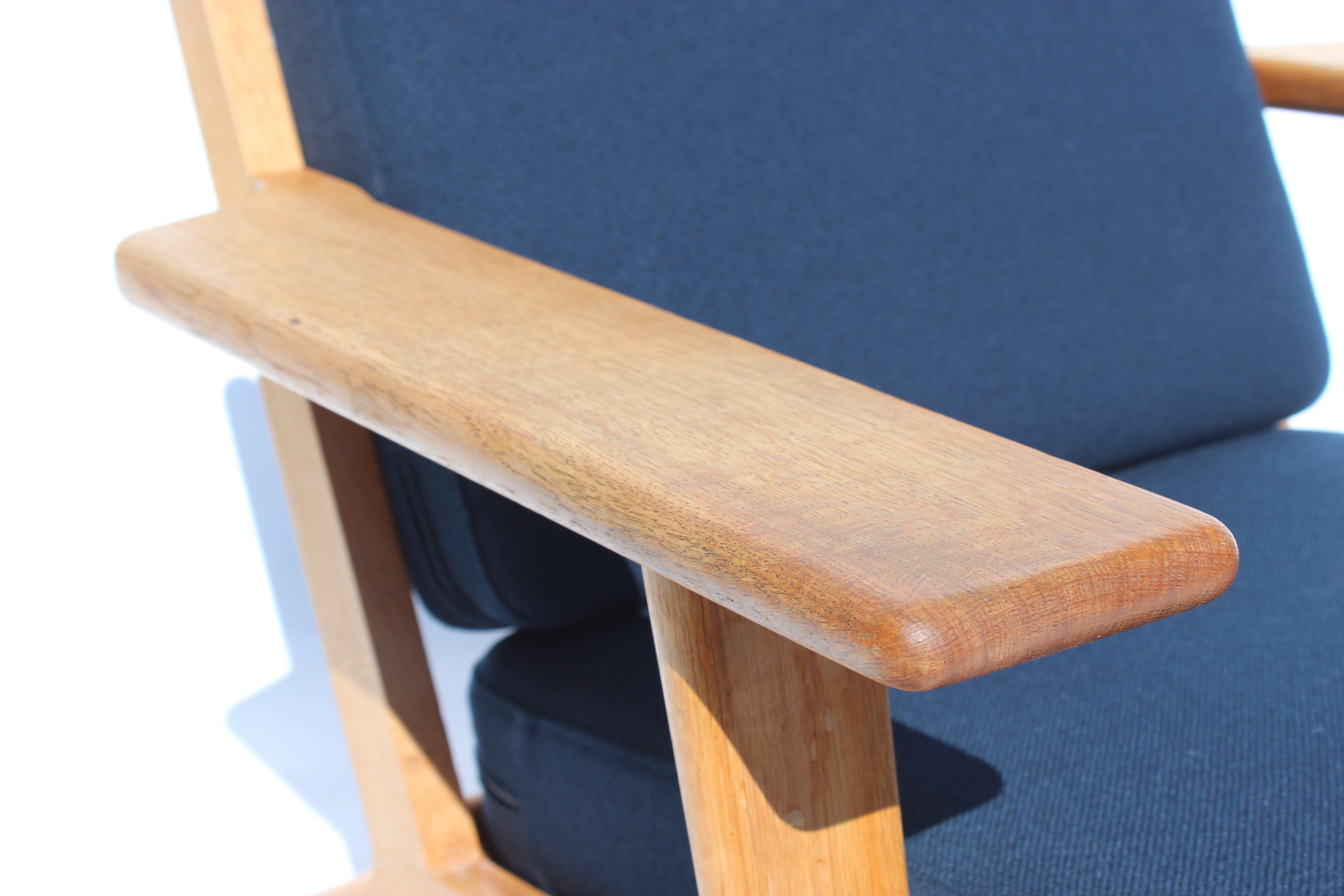 Pair of Armchairs, Model GE290, by Hans J. Wegner and GETAMA In Good Condition In Lejre, DK
