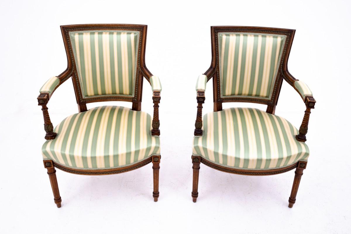 A pair of armchairs, Sweden, circa 1870.

Very good condition. The upholstery is in original condition.

Wood: walnut

dimensions: height 92 cm seat height 42 cm width 64 cm depth 64 cm