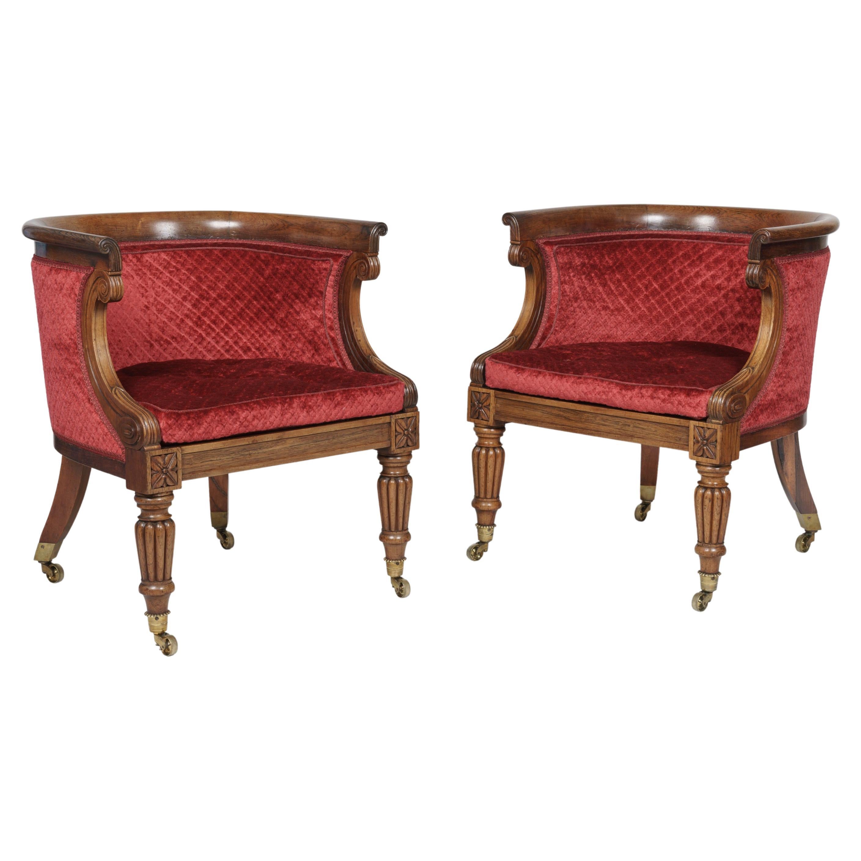 Paire de fauteuils avec tapisserie rouge de la période Régence en vente